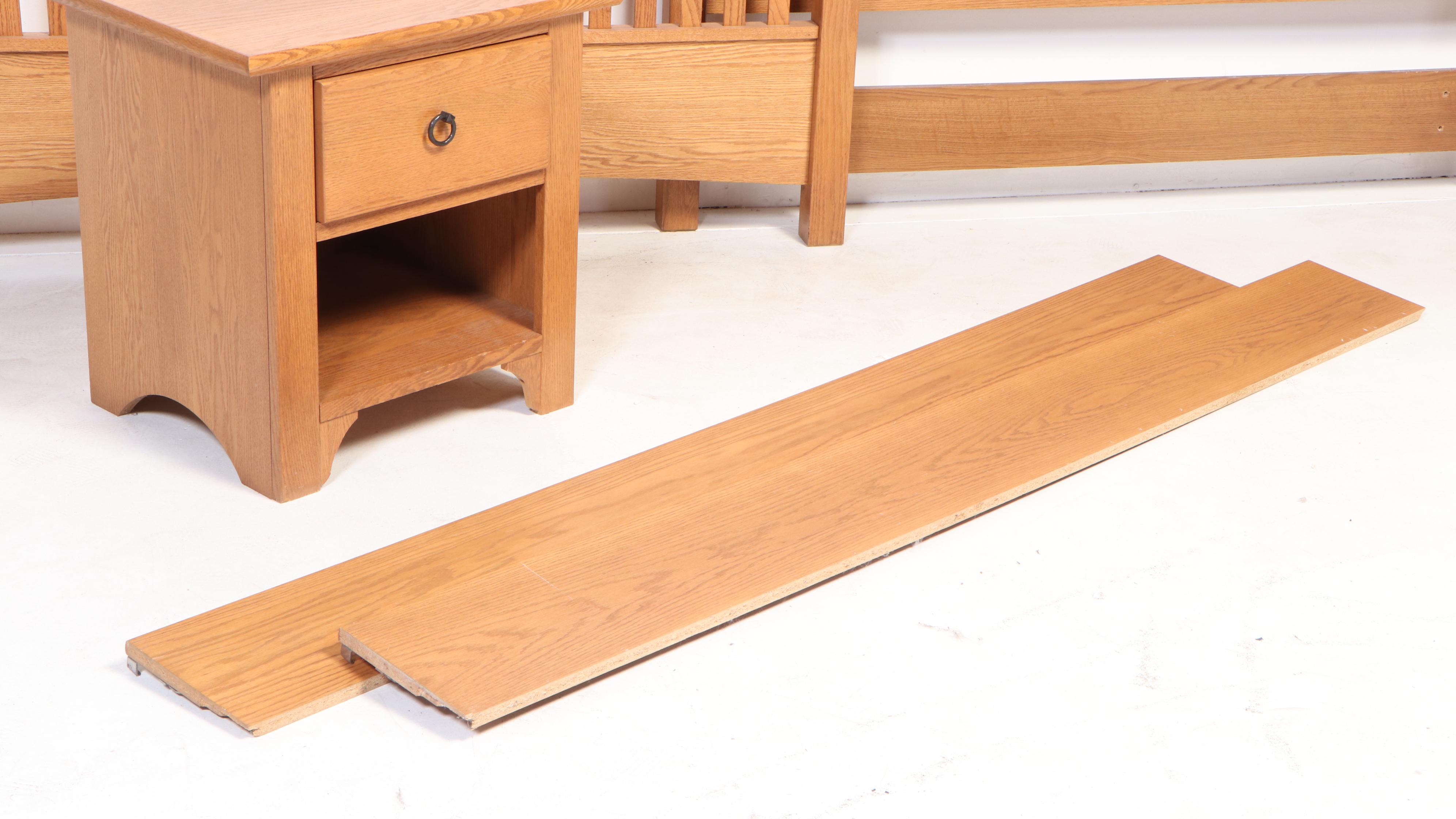 Palliser Furniture Arts and Crafts Style Oak Queen Bed with Nightstand