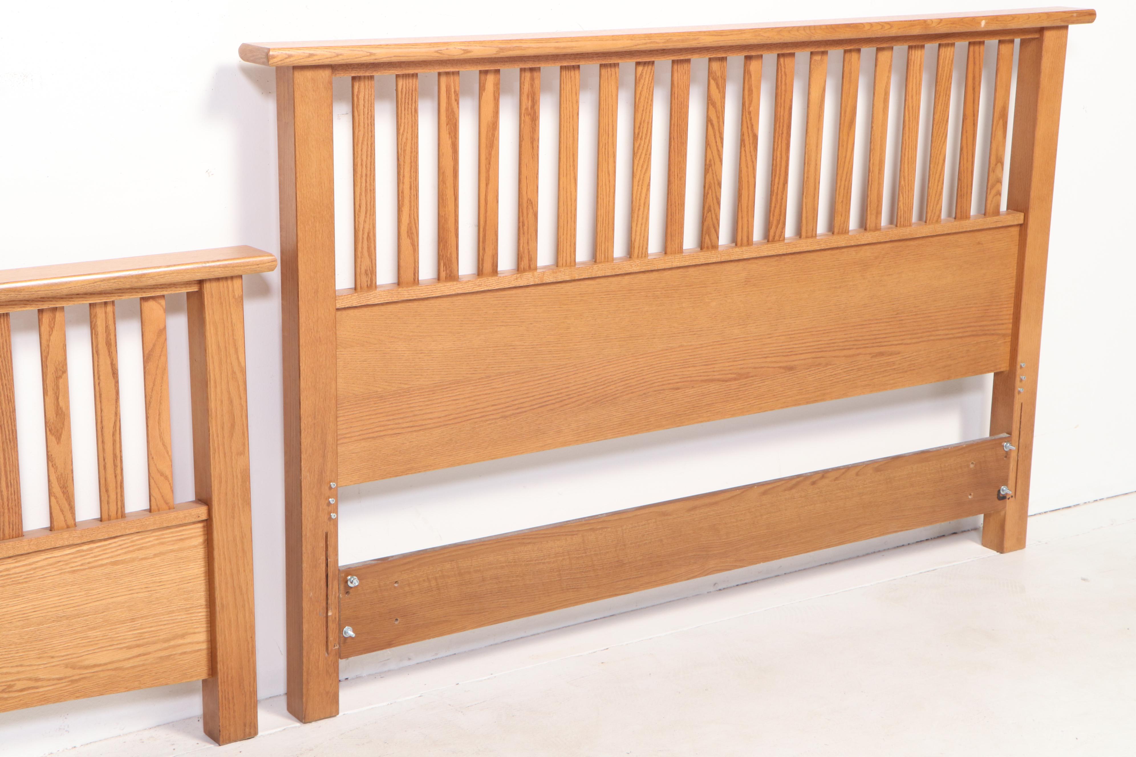 Palliser Furniture Arts and Crafts Style Oak Queen Bed with Nightstand