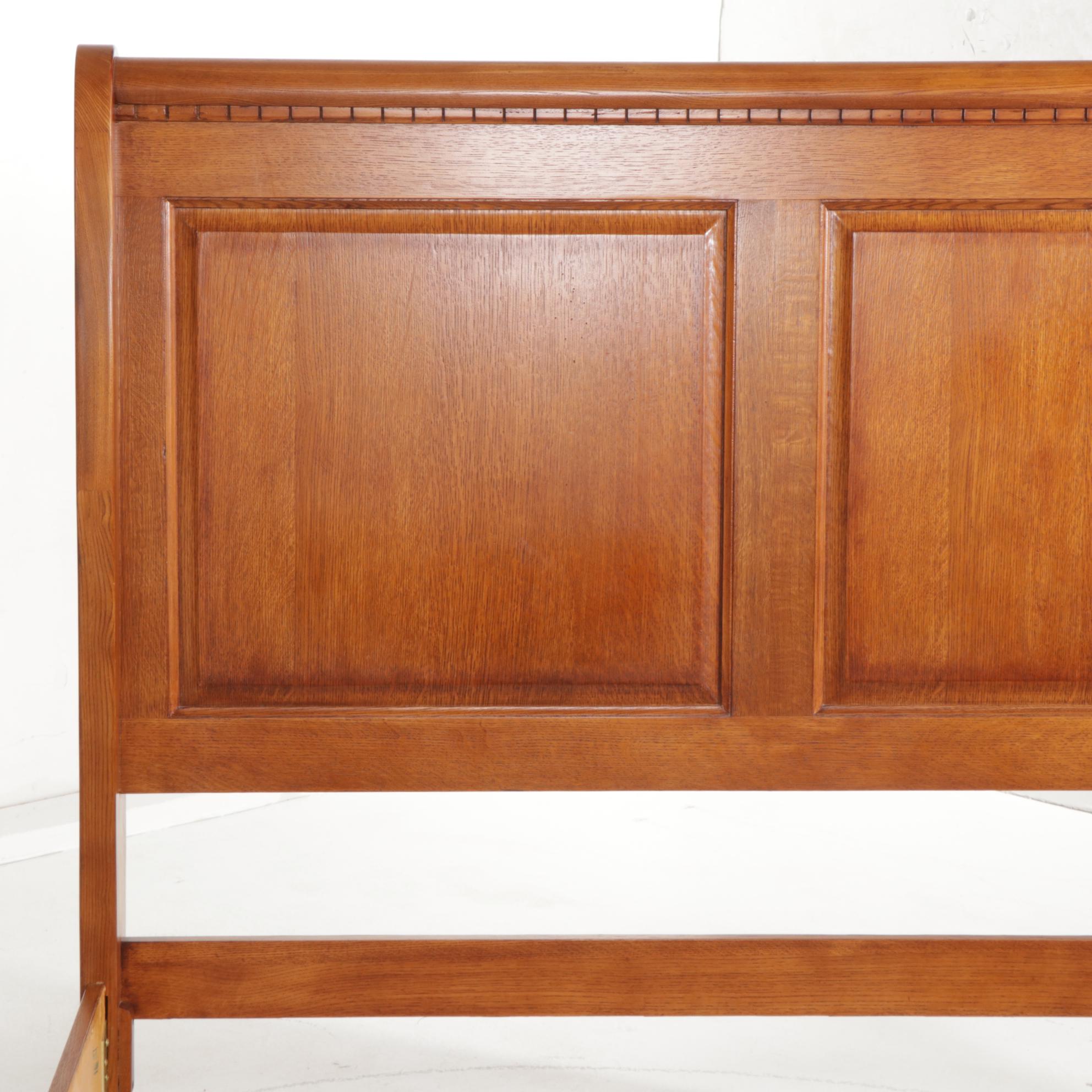 Paneled Oak Queen-Size Sleigh Bed