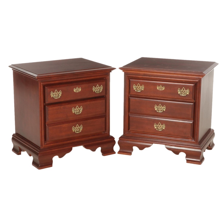 Pair of Federal Style Mahogany-Stained Nightstands, Late 20th to 21st Century