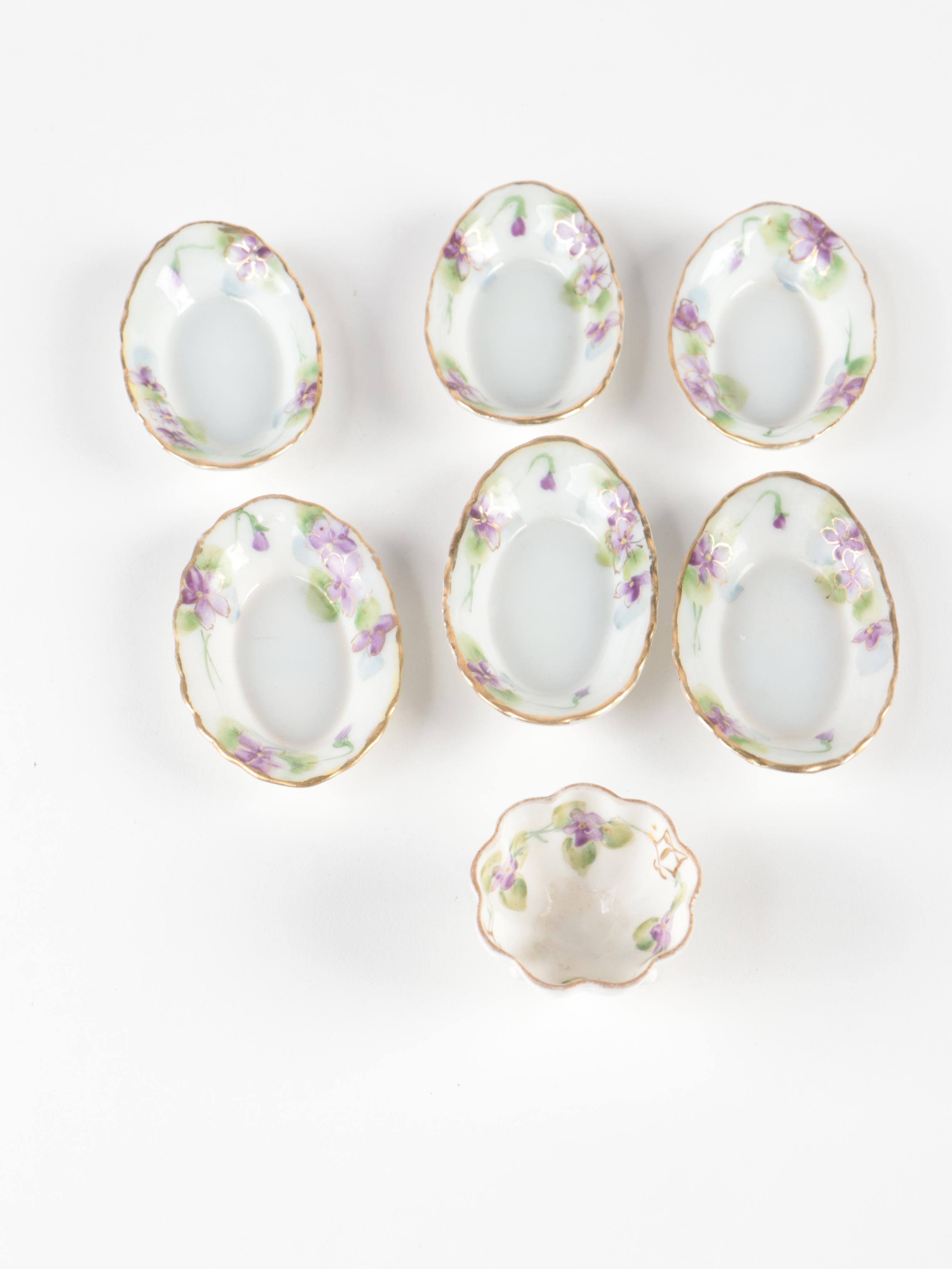 Hobbiest Hand-Painted Floral Motif Porcelain Dinnerware, Early to Mid-20th C.