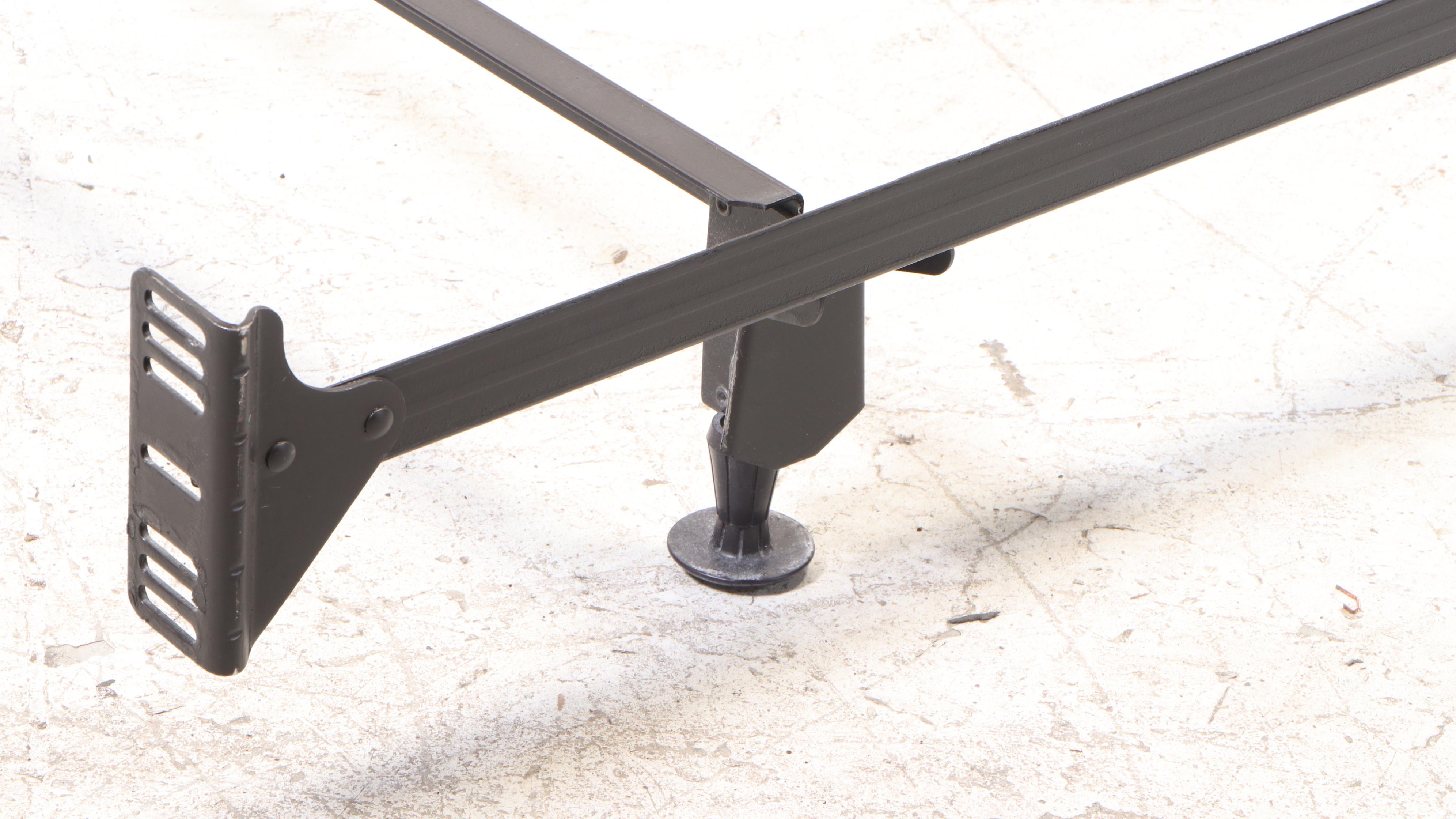 Palliser Furniture Arts and Crafts Style Oak Queen Bed with Nightstand