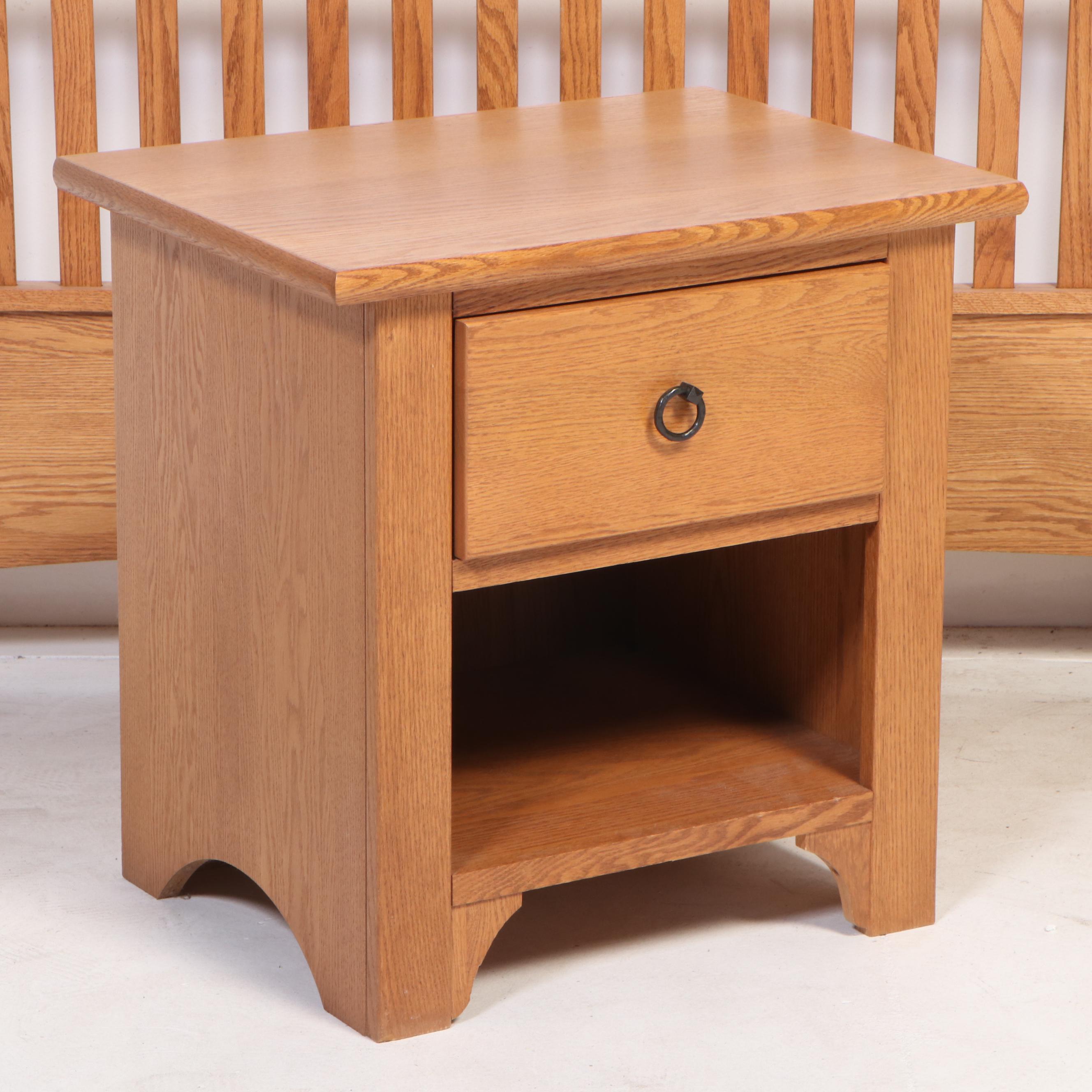 Palliser Furniture Arts and Crafts Style Oak Queen Bed with Nightstand