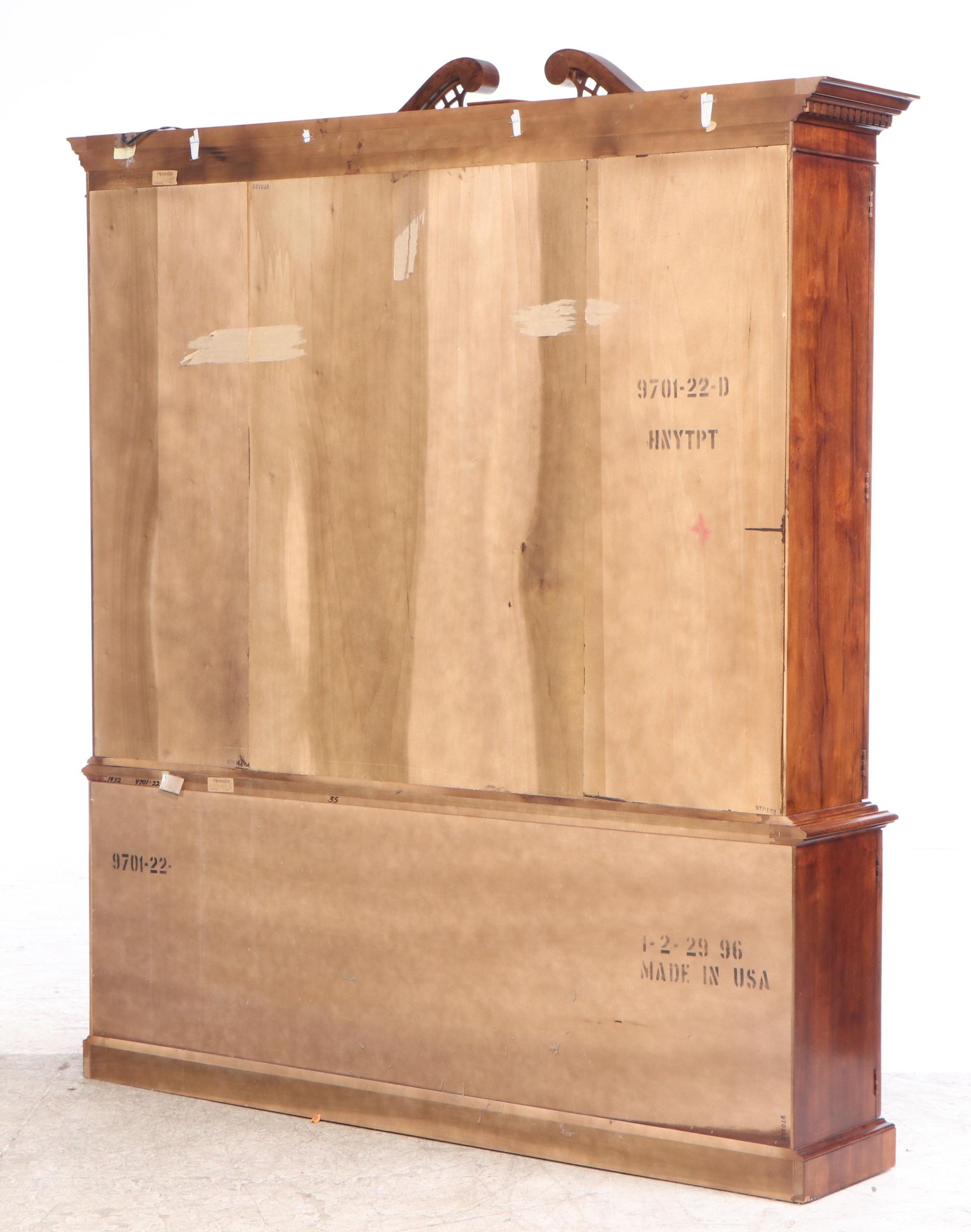 Henredon George III Style Mahogany and Cross-Banded Breakfront China Cabinet