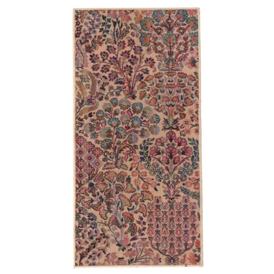 2'2 x 4'5 Machine Made Floral Accent Rug