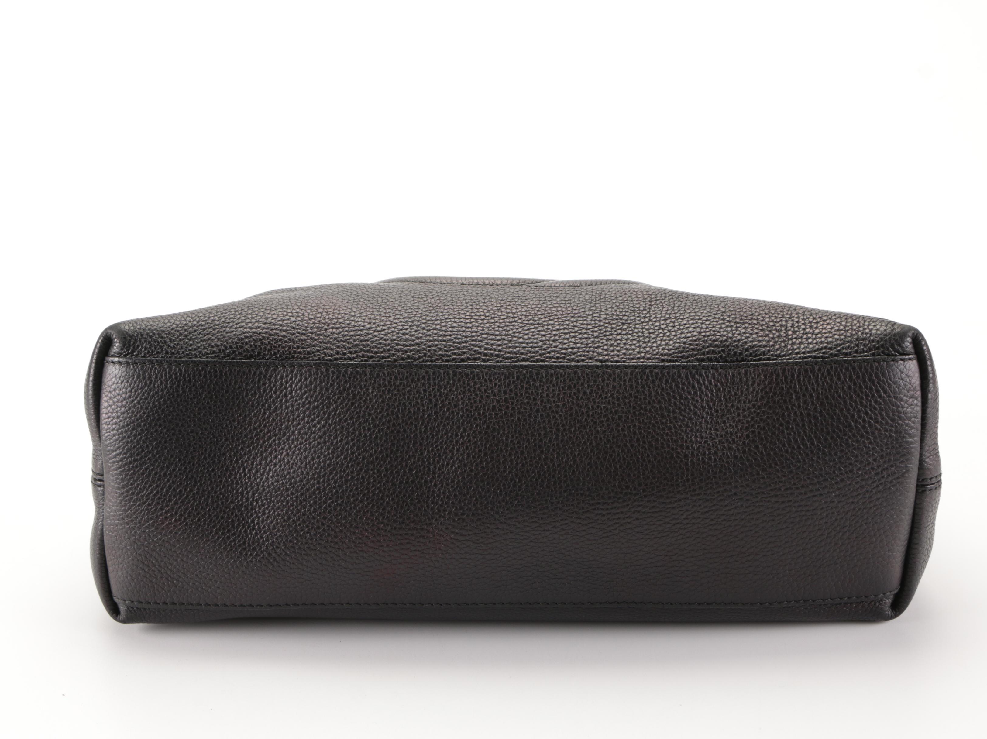 Gucci Soho Chain Strap Shoulder Bag in Black Grained Leather with Tassel