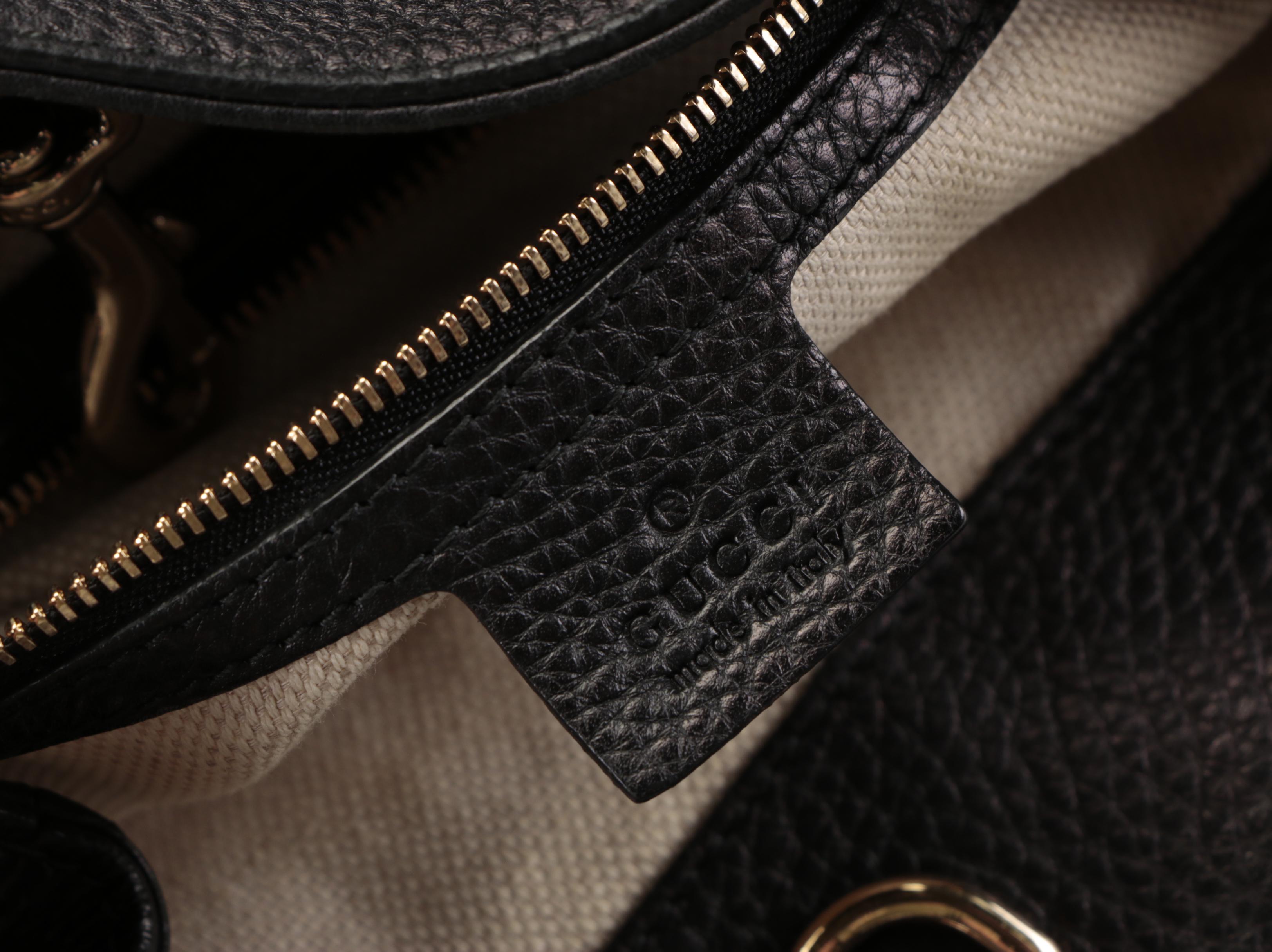 Gucci Soho Chain Strap Shoulder Bag in Black Grained Leather with Tassel