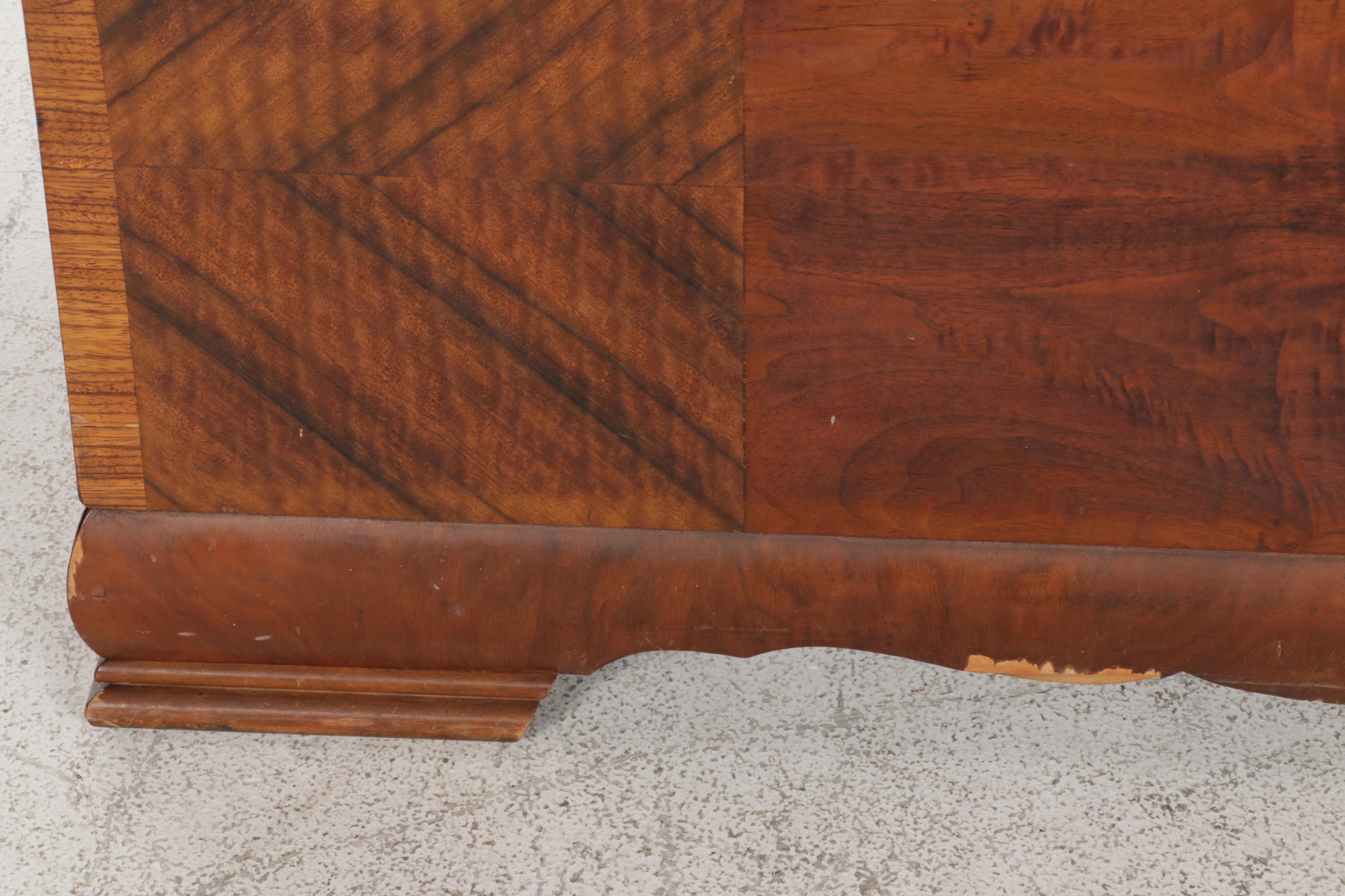 Lane "Aroma-Tite" Art Deco Mahogany-Veneered Cedar Blanket Chest