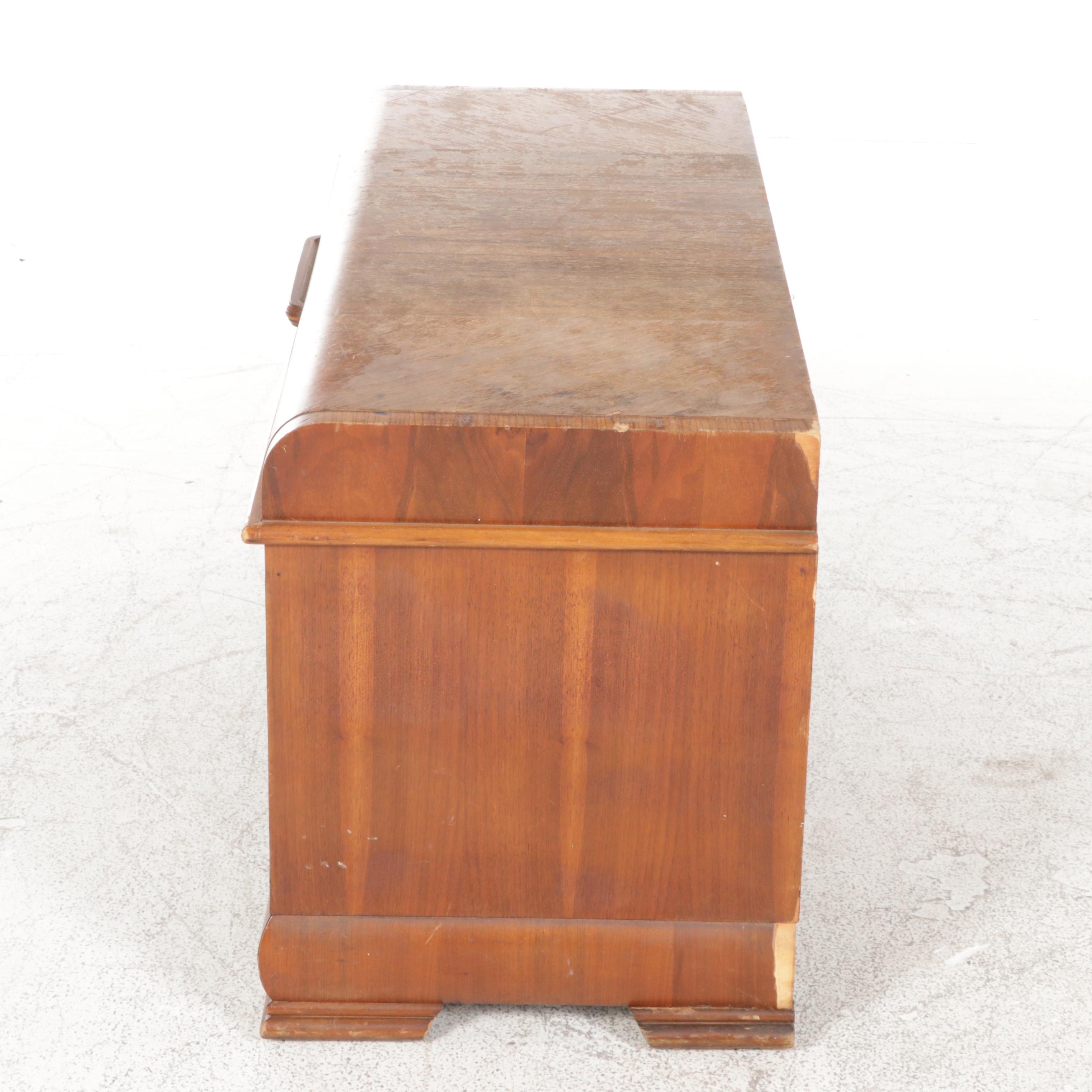 Lane "Aroma-Tite" Art Deco Mahogany-Veneered Cedar Blanket Chest