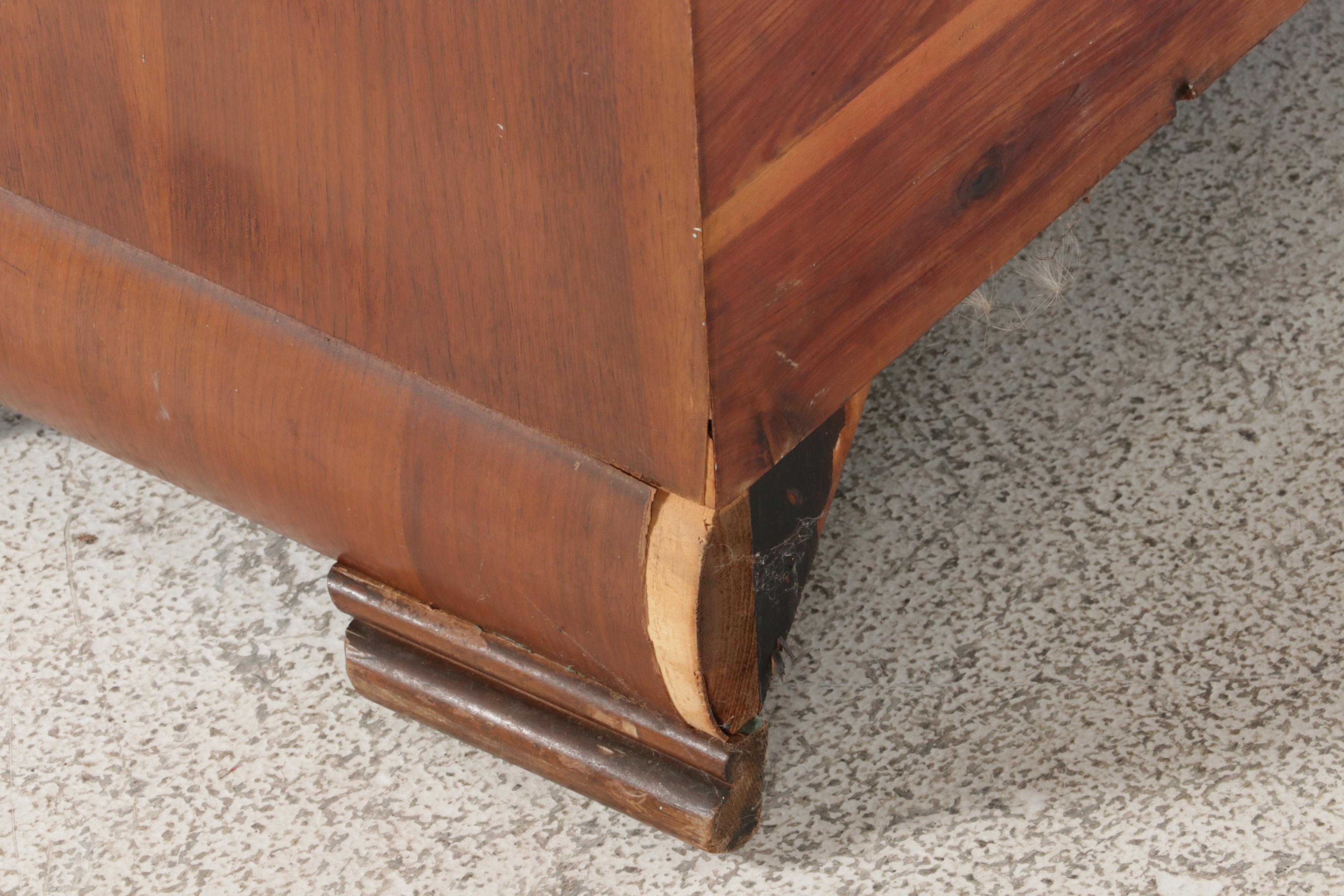 Lane "Aroma-Tite" Art Deco Mahogany-Veneered Cedar Blanket Chest