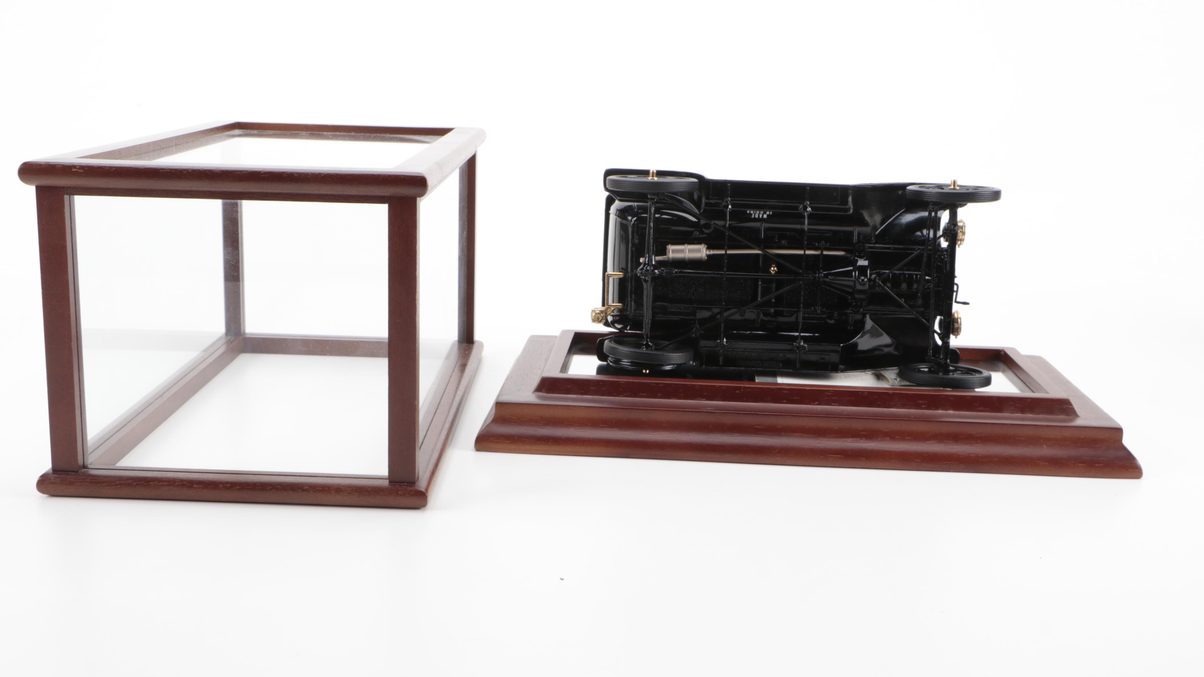 Franklin Mint "The 1913 Ford Model T" Diecast Model Car with Display Case