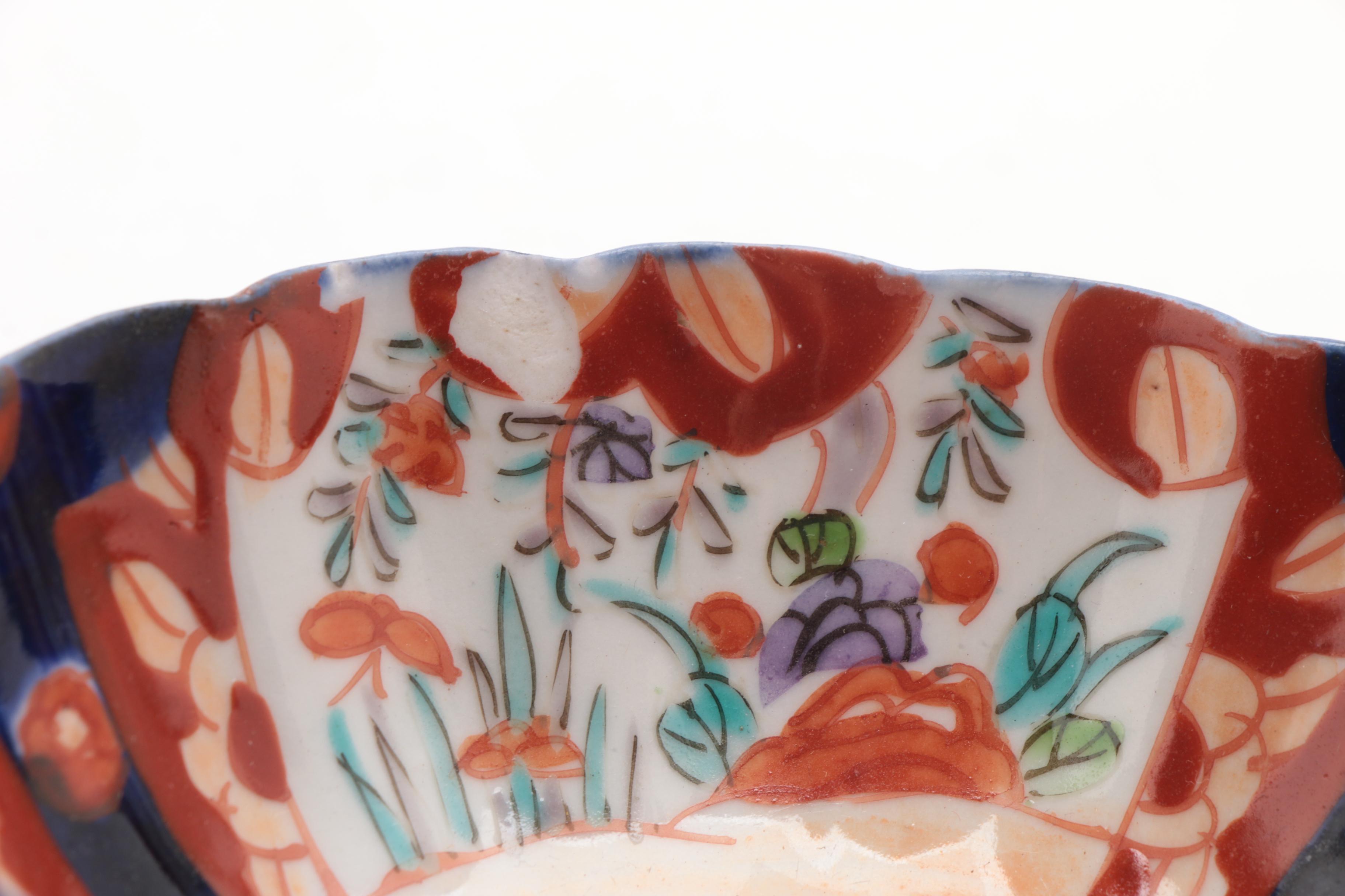 Japanese Imari Porcelain Scalloped Rim Bowls