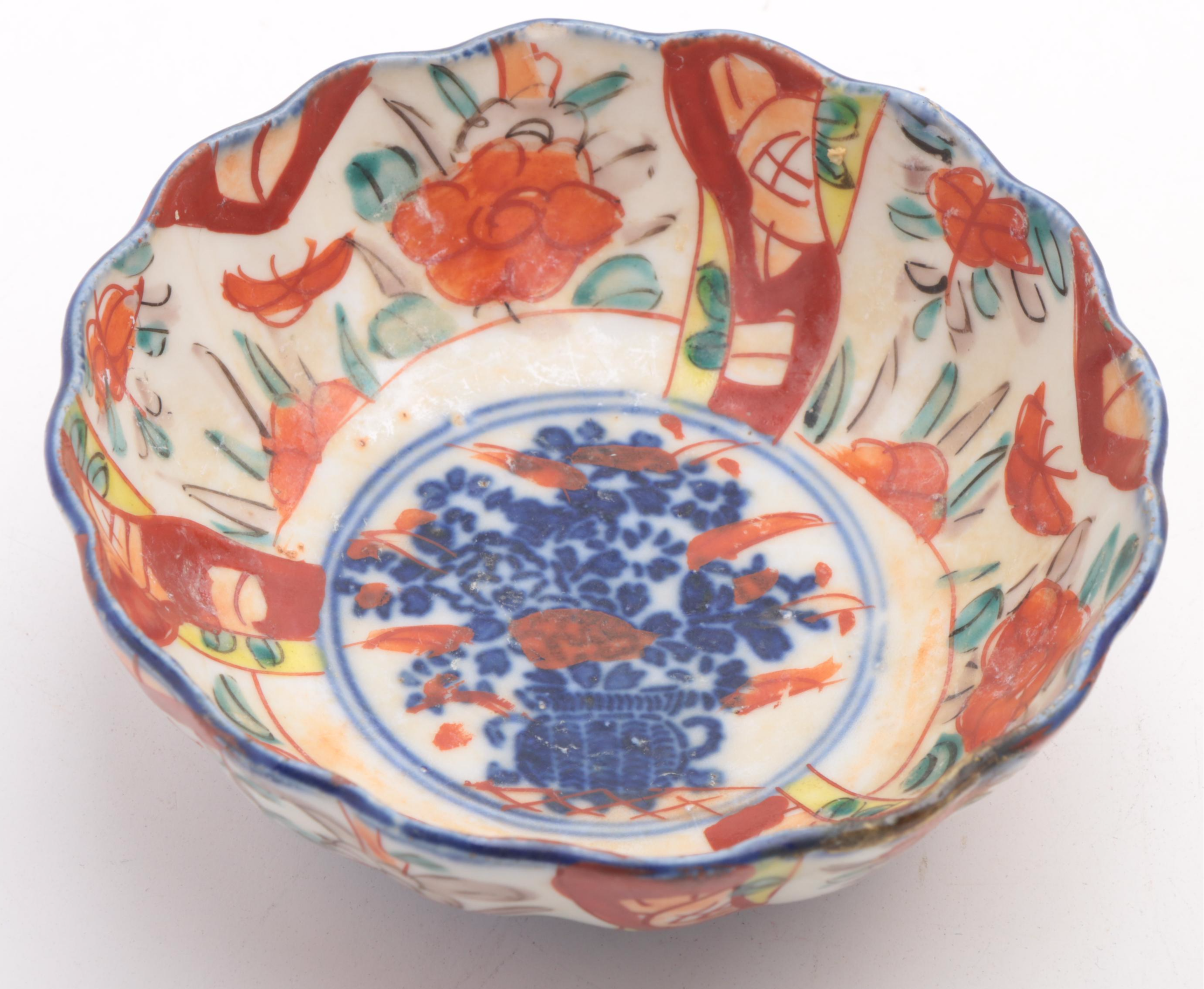 Japanese Imari Porcelain Scalloped Rim Bowls