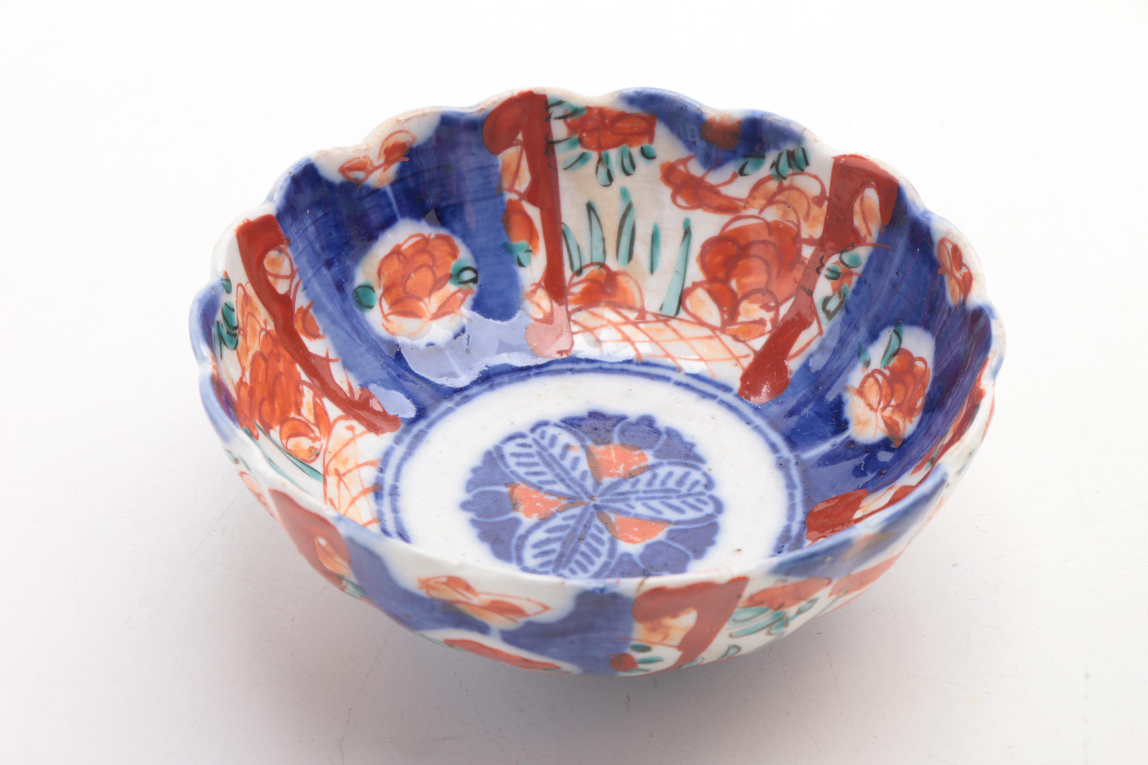 Japanese Imari Porcelain Scalloped Rim Bowls