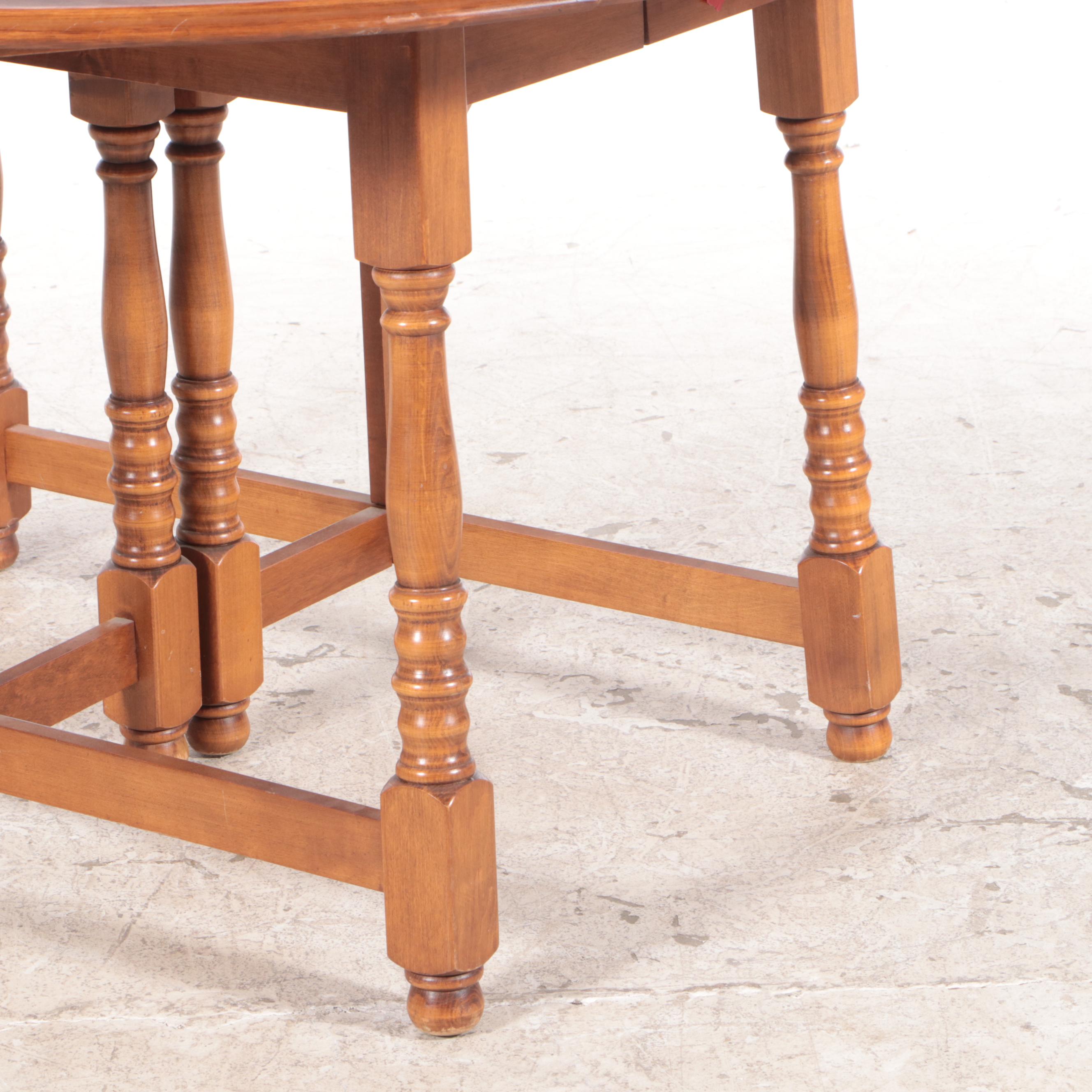 Heywood-Wakefield Colonial Style Maple Extending Drop-Leaf Dining Table