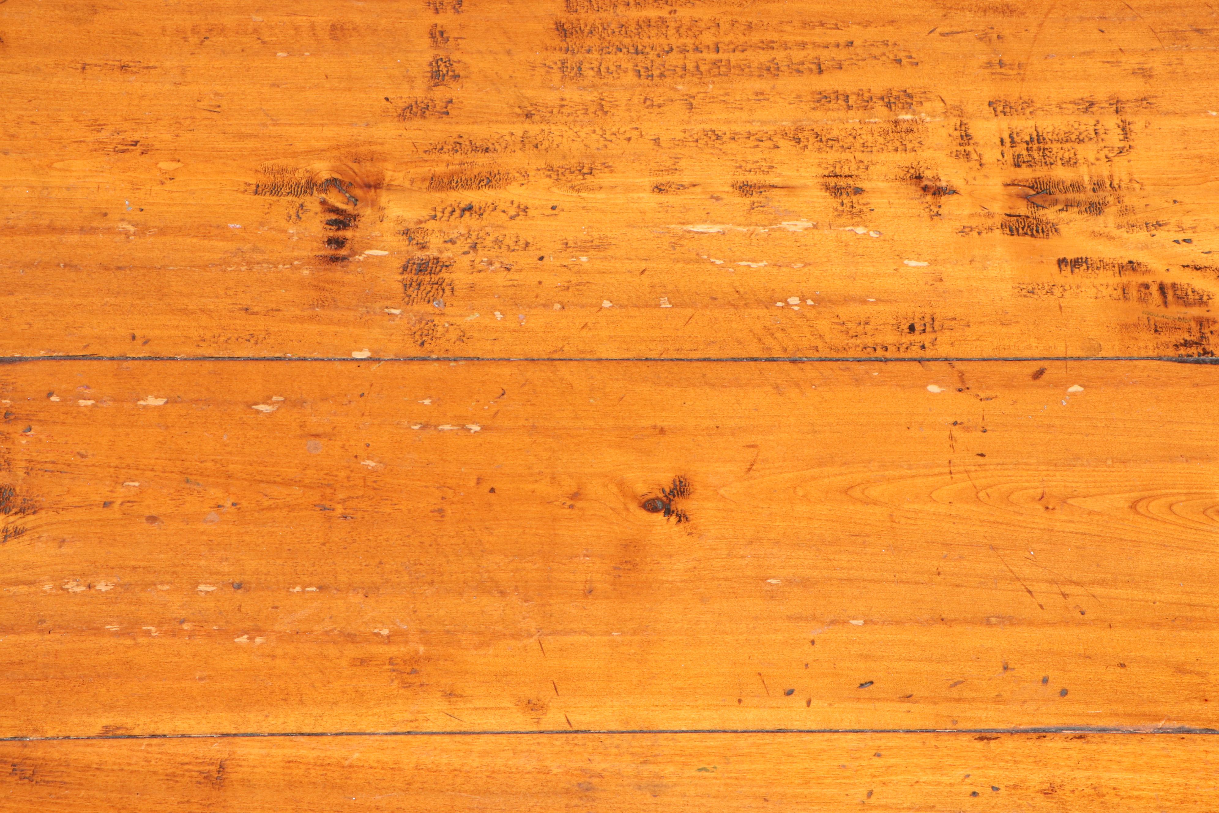 Henredon "Orleans" Draw-Leaf Dining Table in Distressed Finish