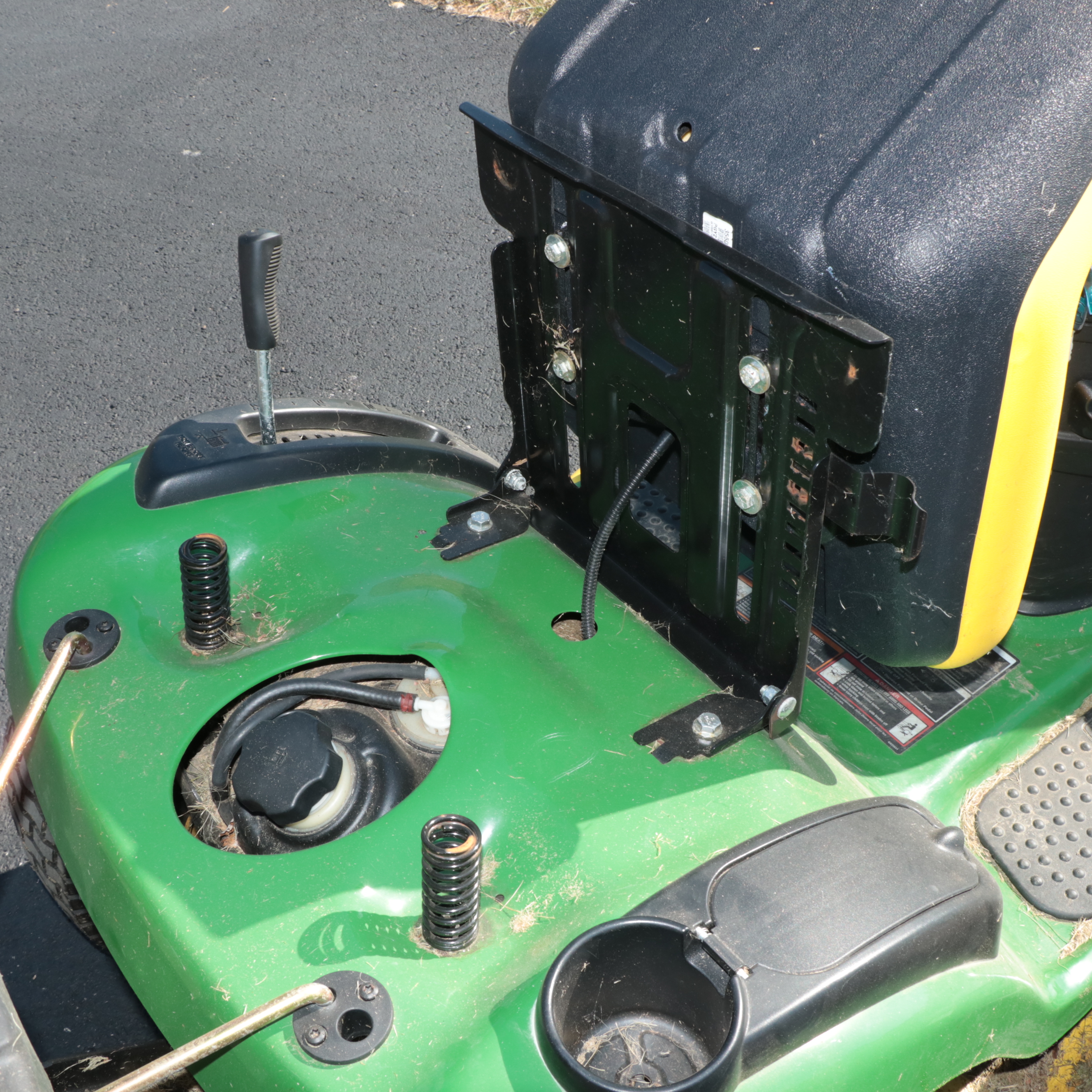 John Deere D125 Lawn Tractor with Bagger