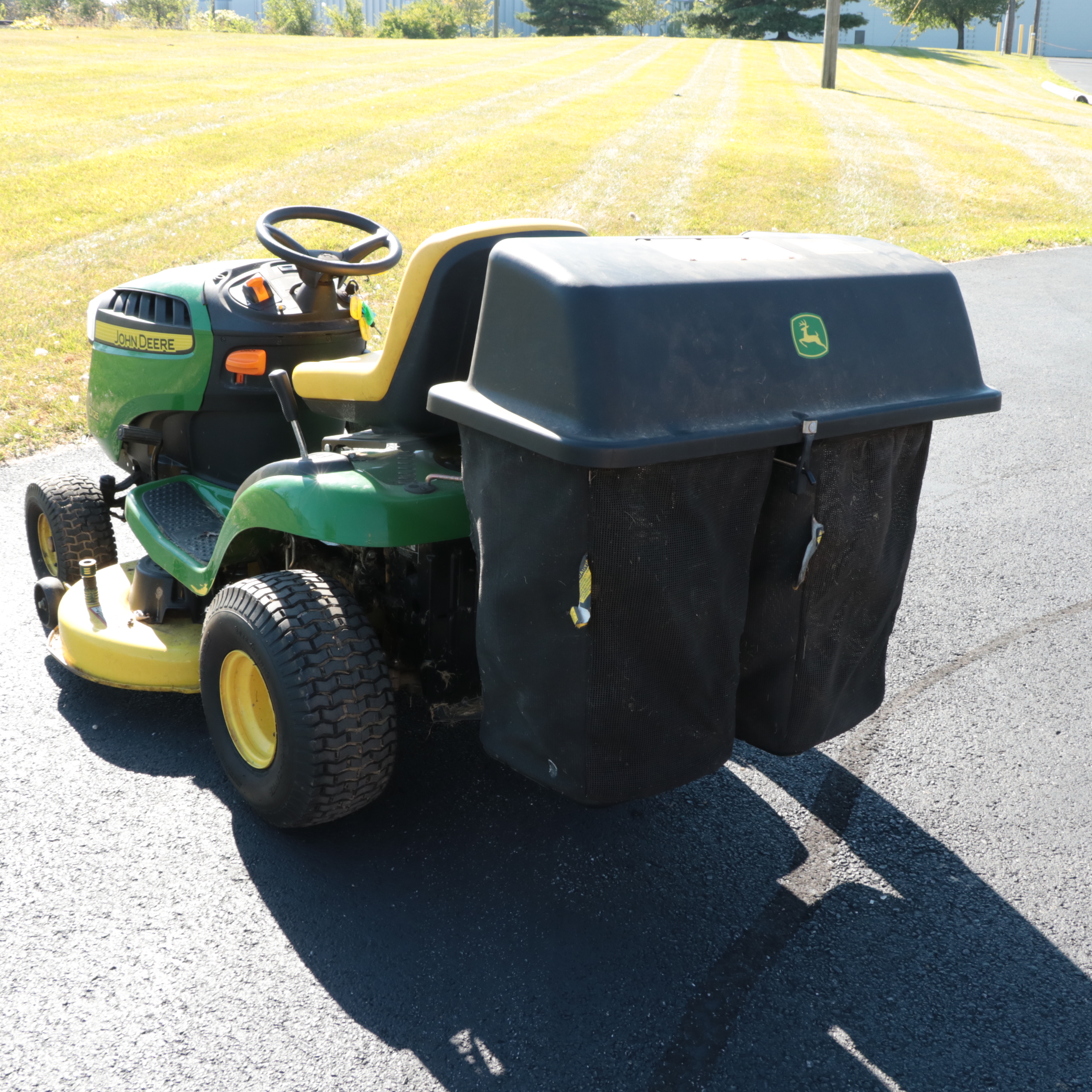 John Deere D125 Lawn Tractor with Bagger