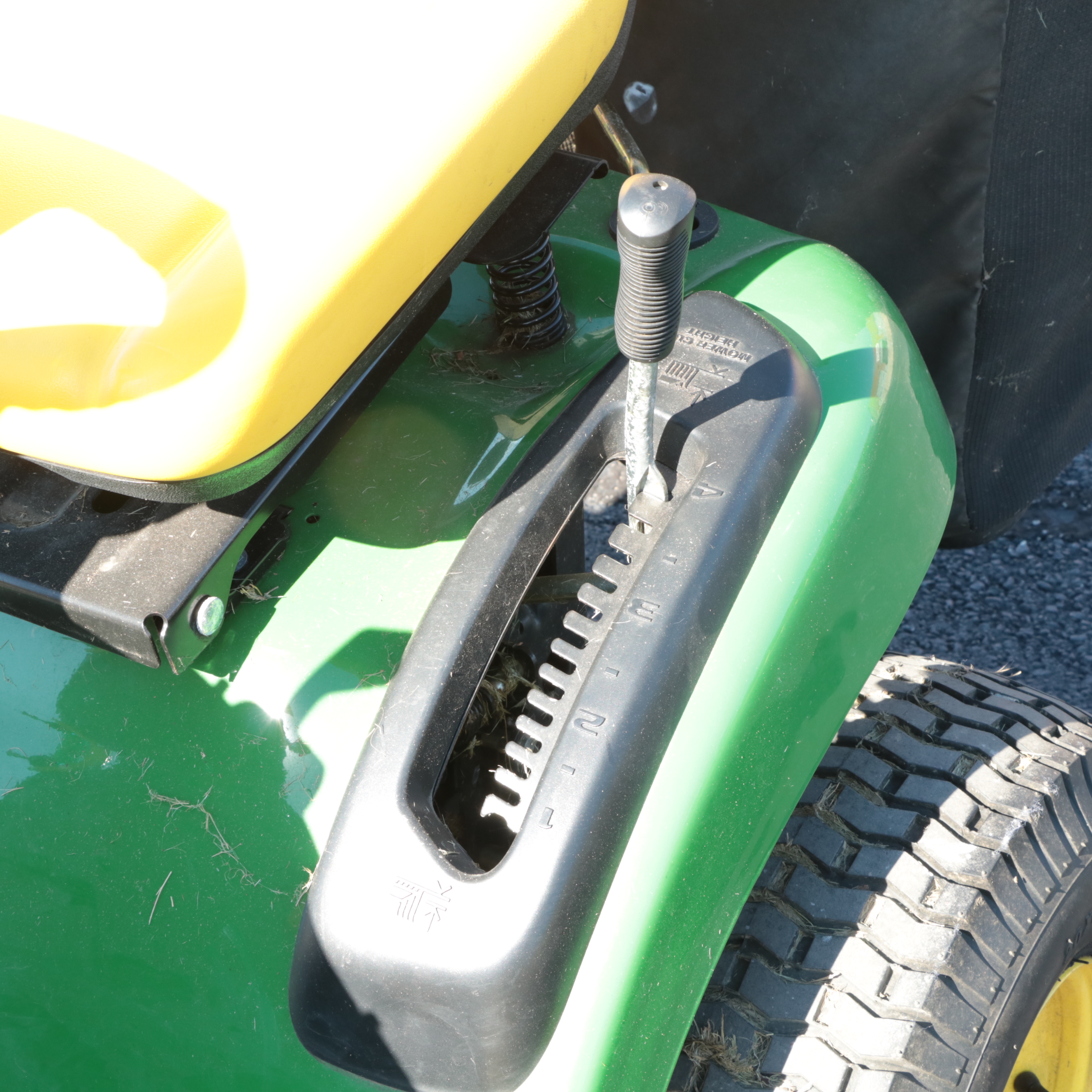 John Deere D125 Lawn Tractor with Bagger