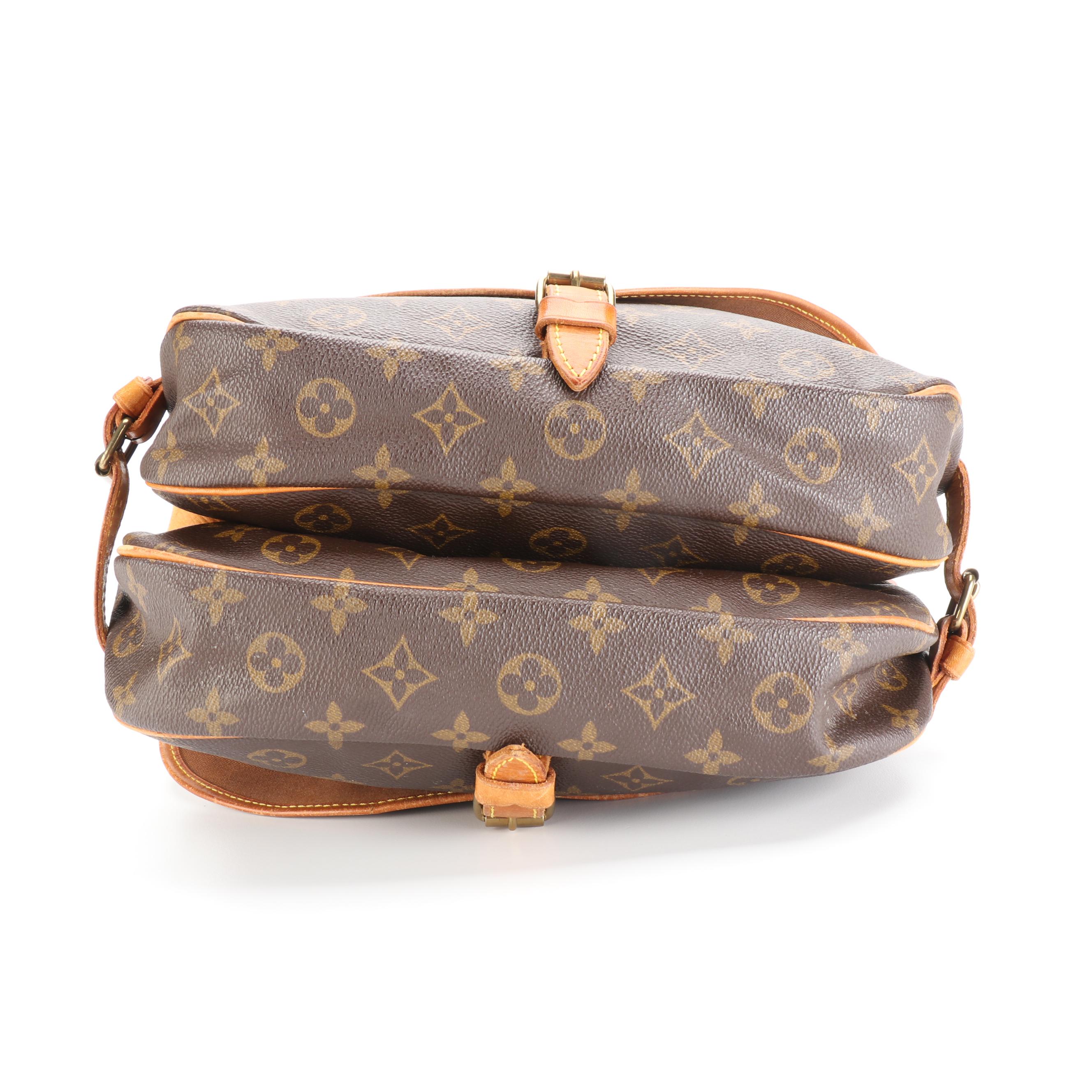 Louis Vuitton Saumur 30 Messenger Bag in Monogram Canvas and Leather