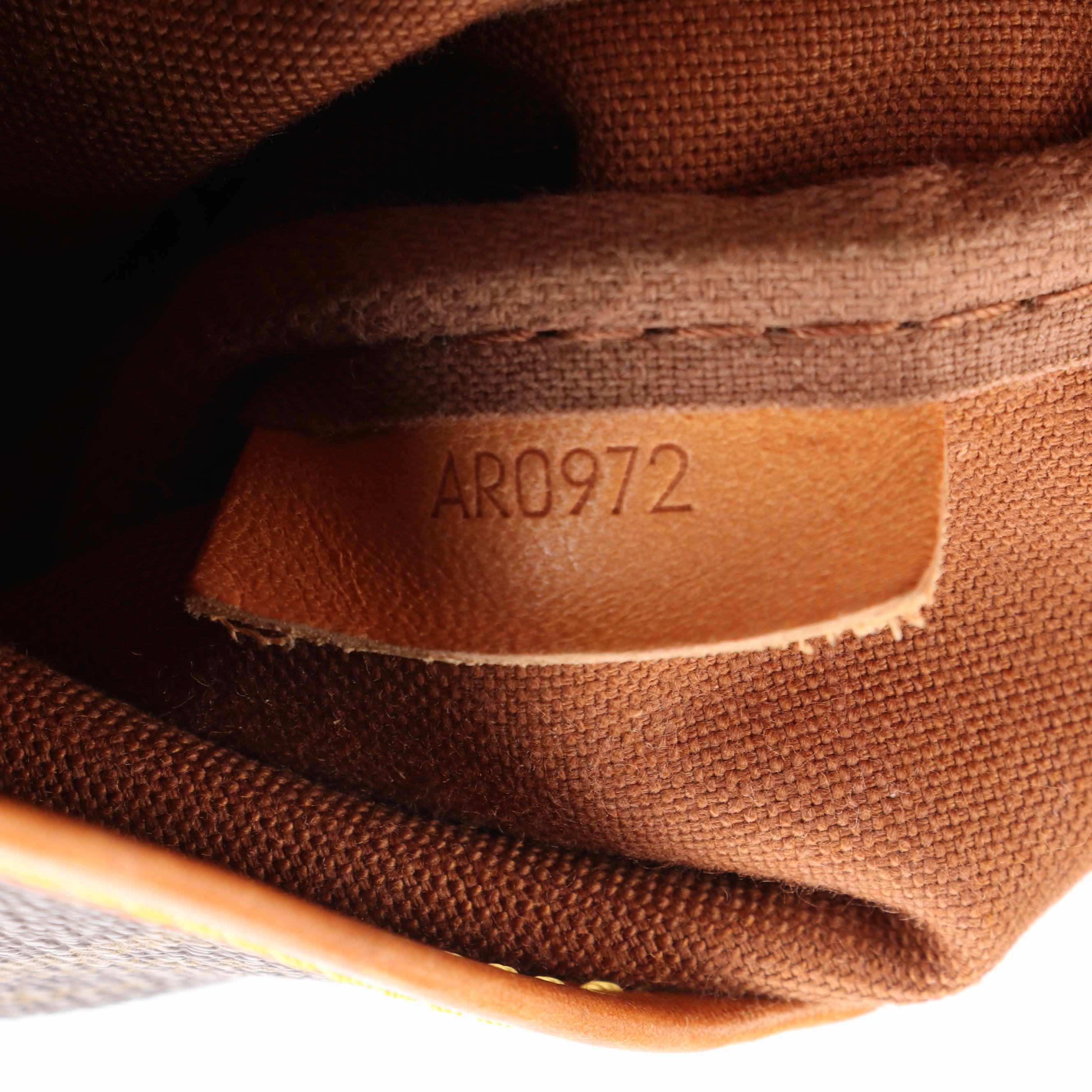 Louis Vuitton Saumur 30 Messenger Bag in Monogram Canvas and Leather