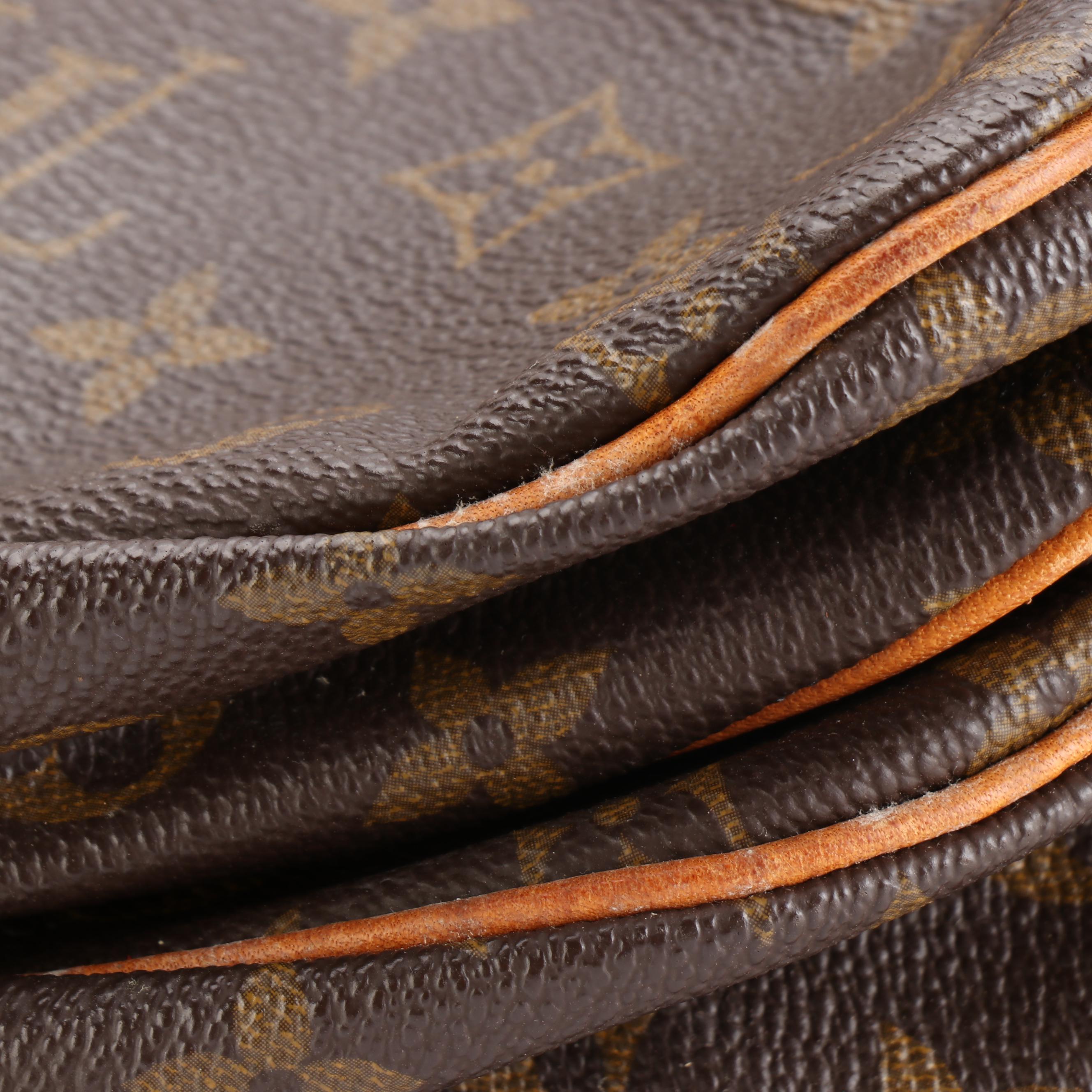 Louis Vuitton Saumur 30 Messenger Bag in Monogram Canvas and Leather