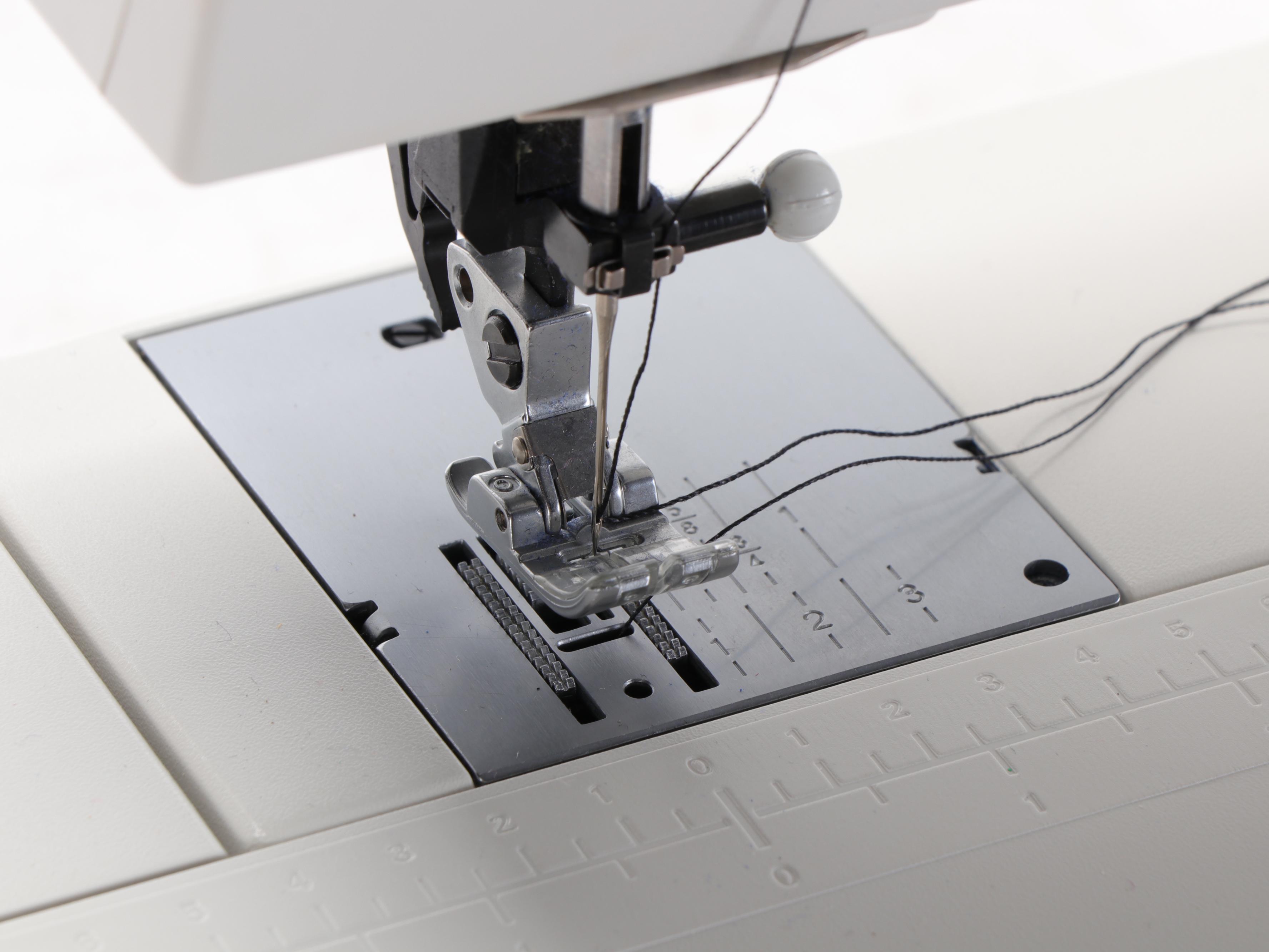 Pfaff select™ 1530 Electric Sewing Machine