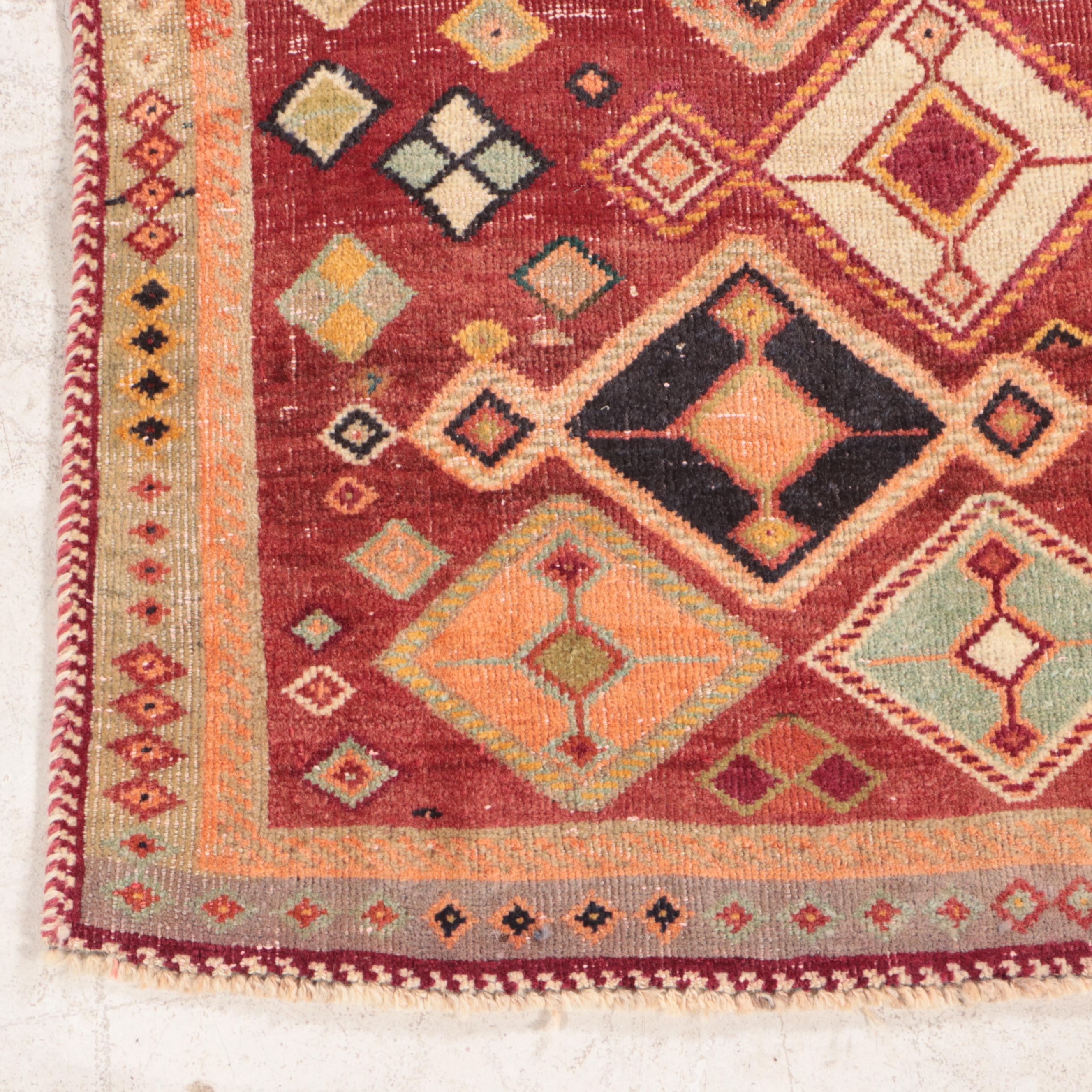 4'6 x 6' Hand-Knotted Persian Qashqai Area Rug