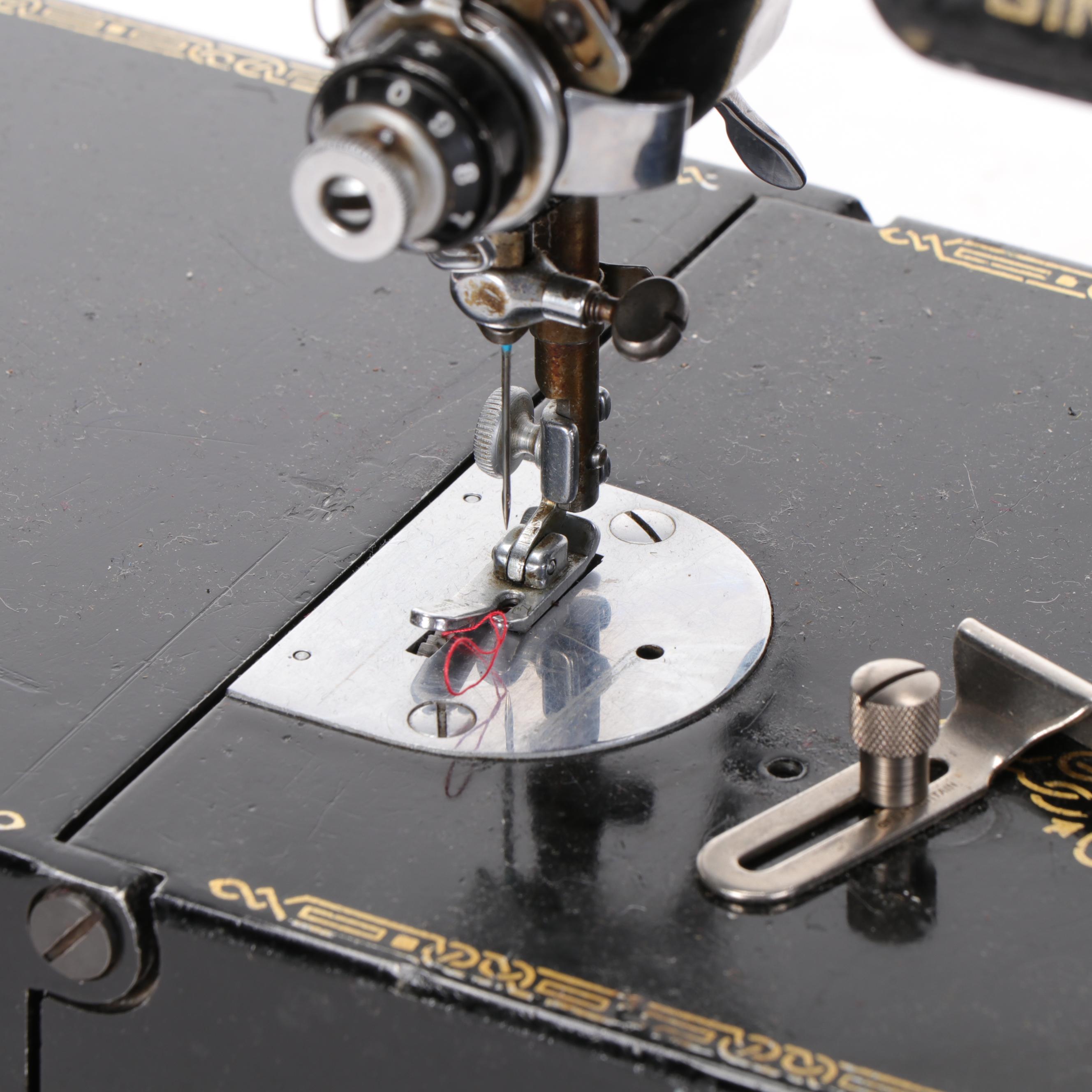 Singer Model 221-1 Featherweight Electric Sewing Machine, 1948