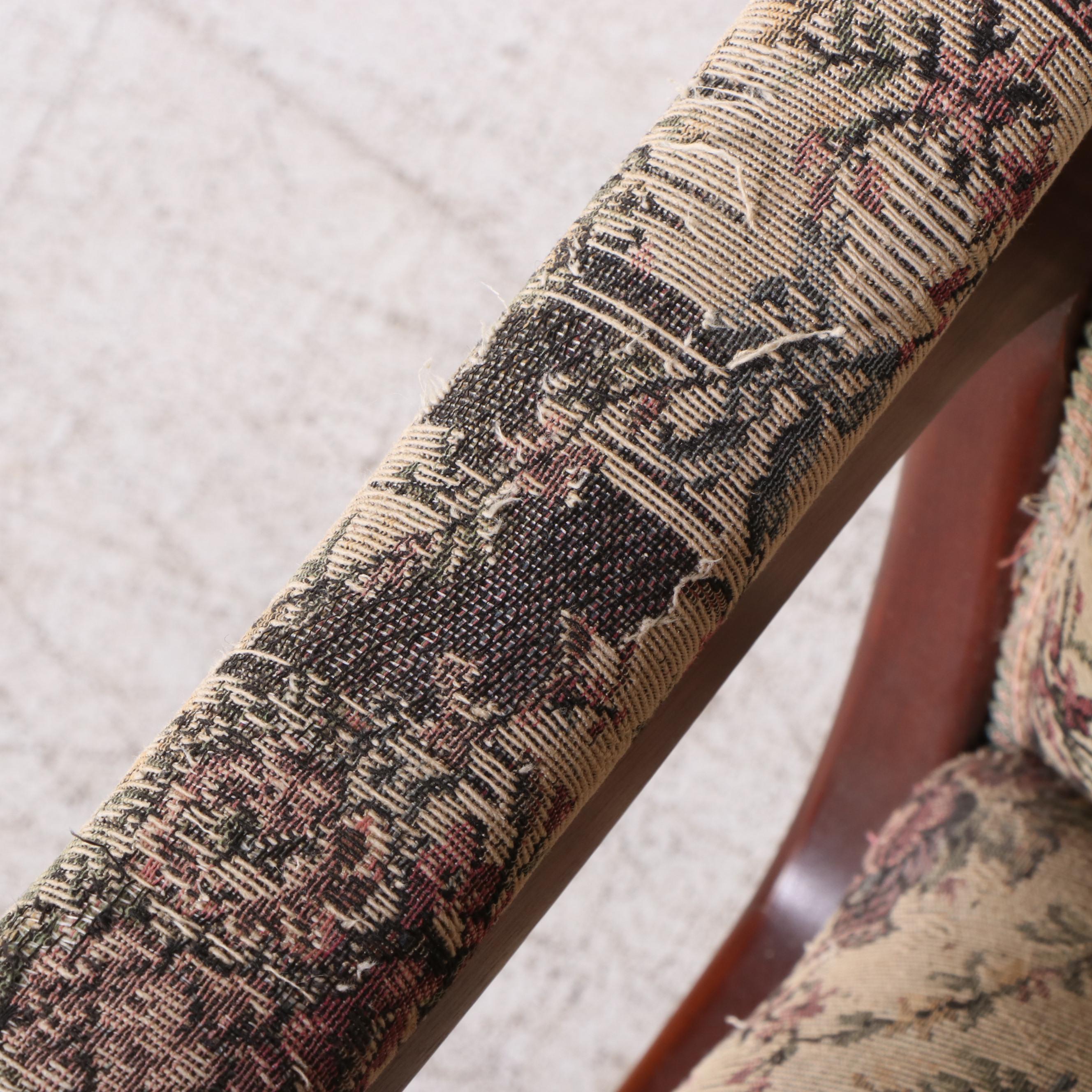 Classical Style Rose-Carved Mahogany Platform-Rocking Chair with Gooseneck Arms