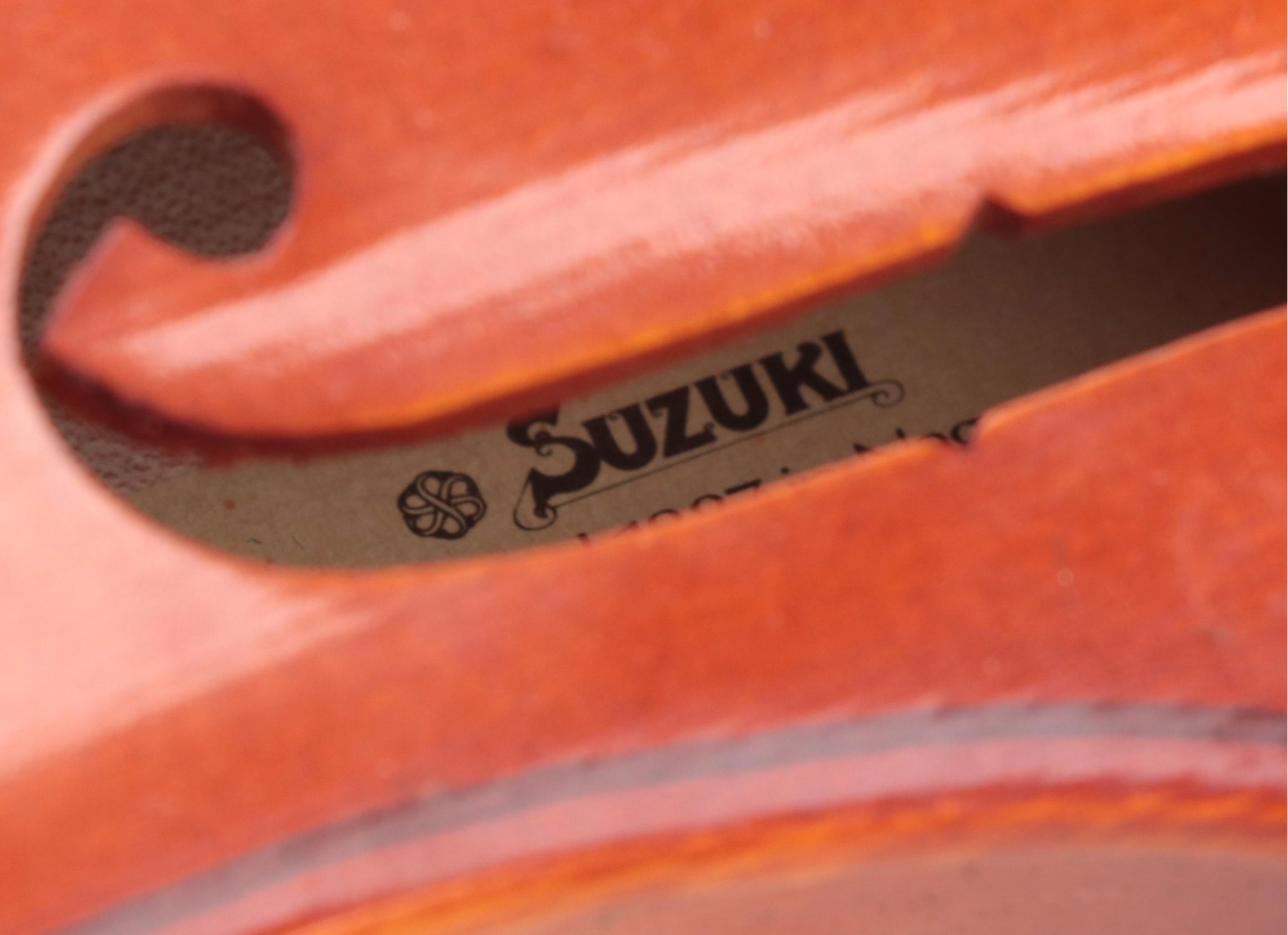 Suzuki No. 220 3/4 Violin with Bows and Case, 1980