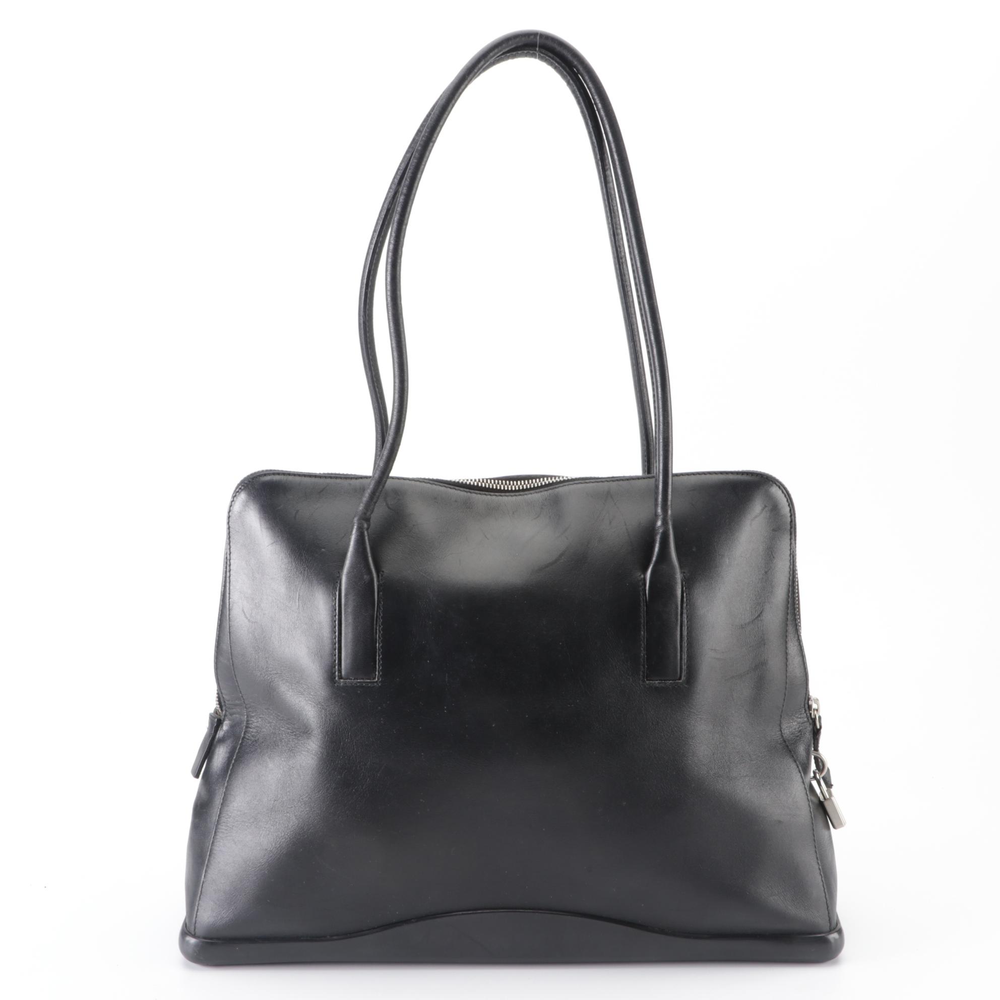 Prada Shoulder Bag in Black Smooth Leather