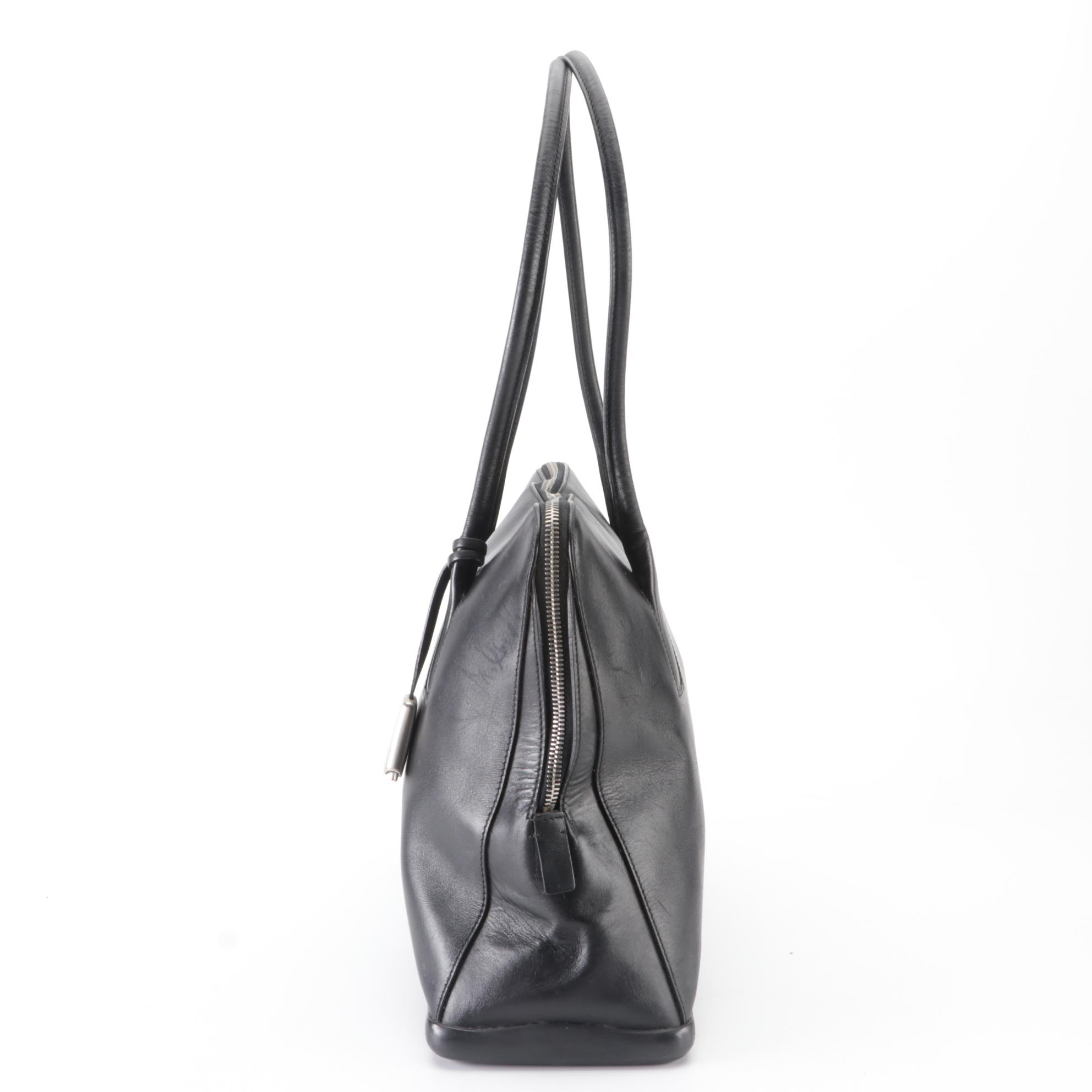 Prada Shoulder Bag in Black Smooth Leather