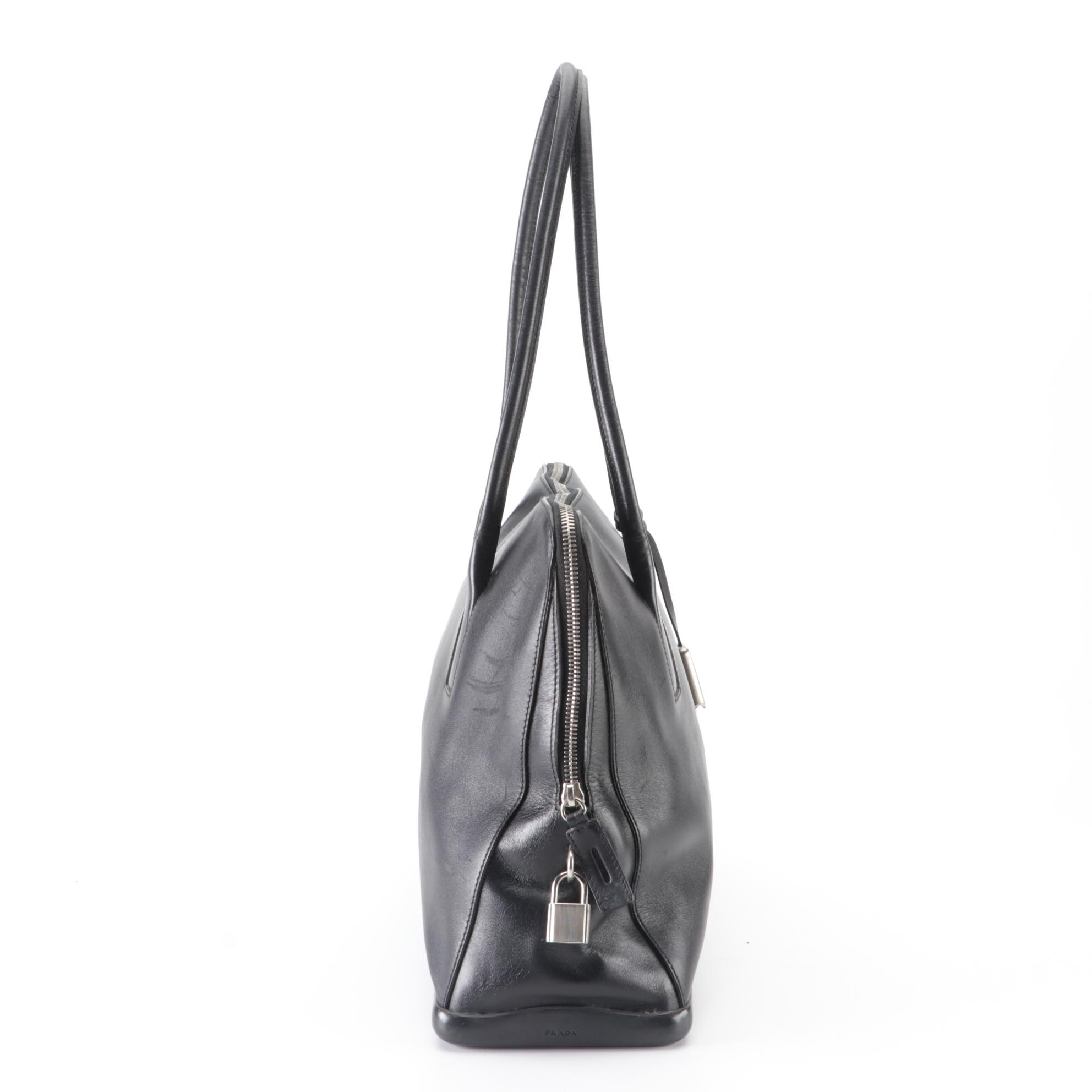 Prada Shoulder Bag in Black Smooth Leather