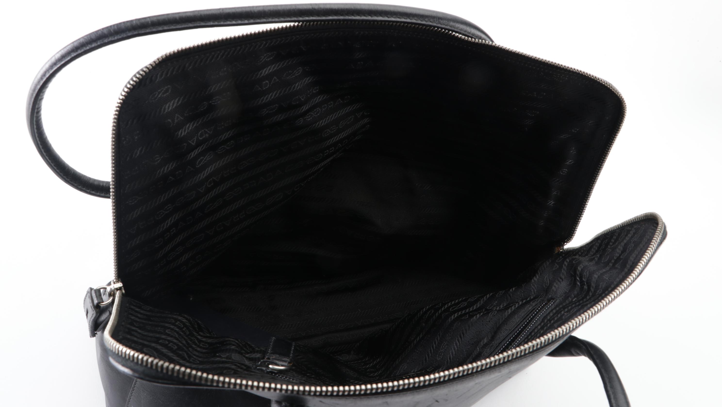 Prada Shoulder Bag in Black Smooth Leather