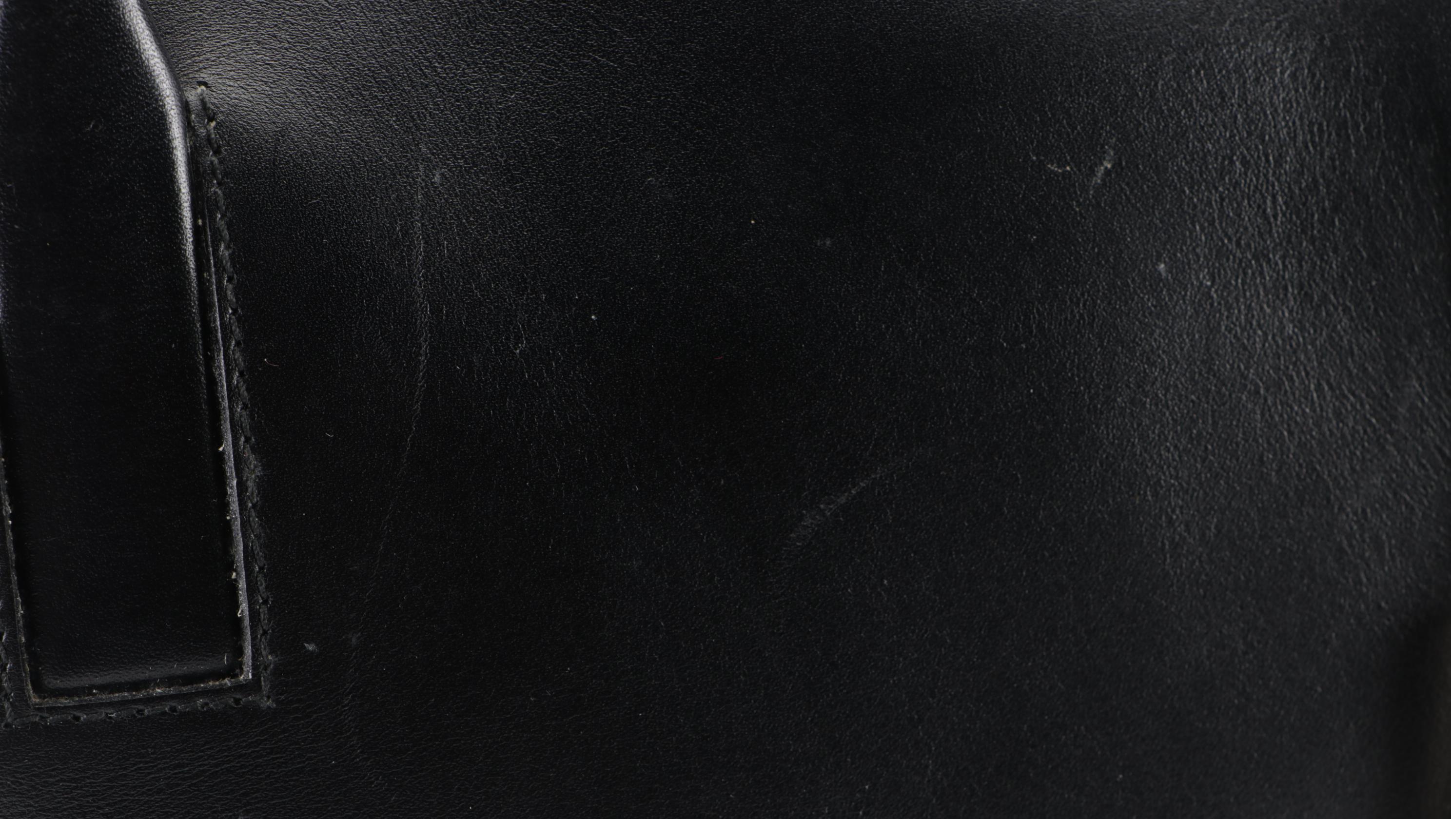 Prada Shoulder Bag in Black Smooth Leather