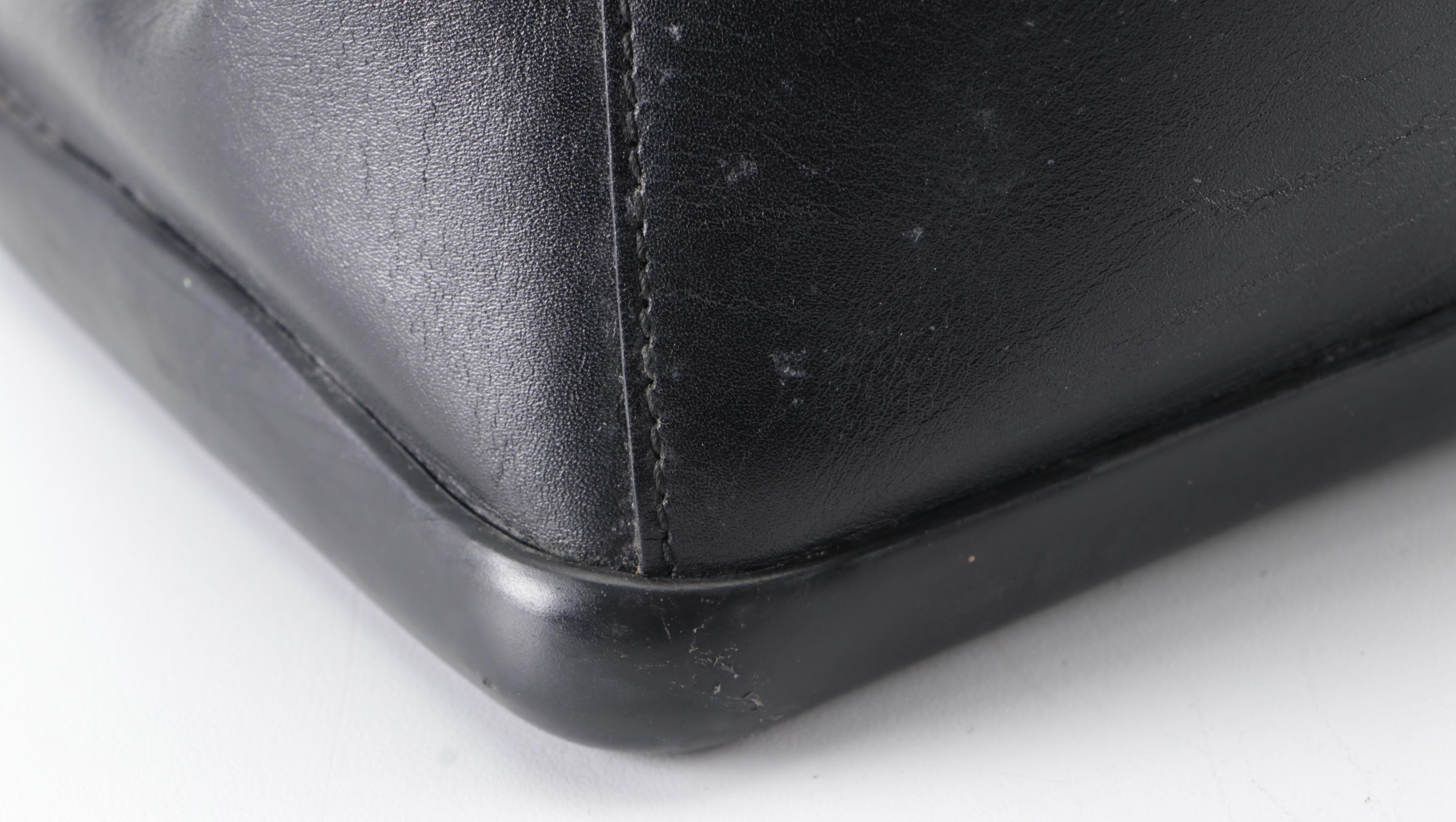 Prada Shoulder Bag in Black Smooth Leather