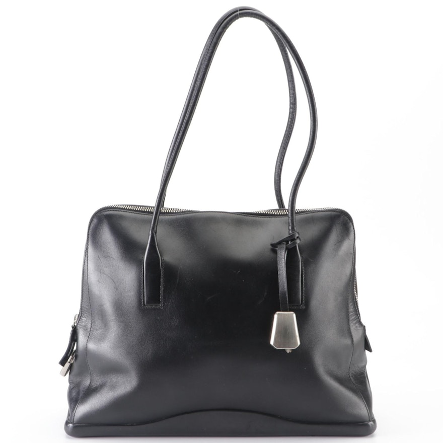 Prada Shoulder Bag in Black Smooth Leather