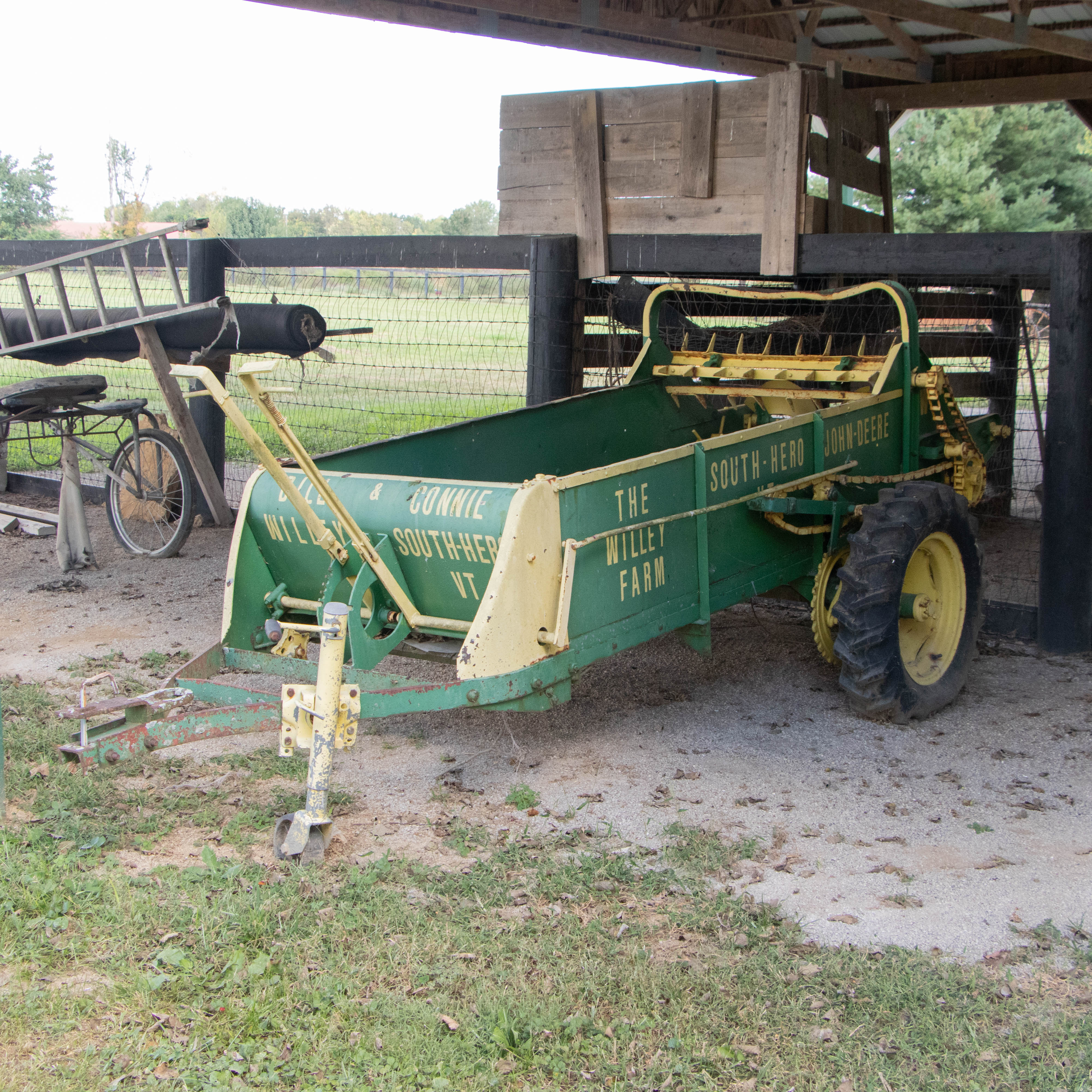 John Deere Willey Farm Manure Spreader