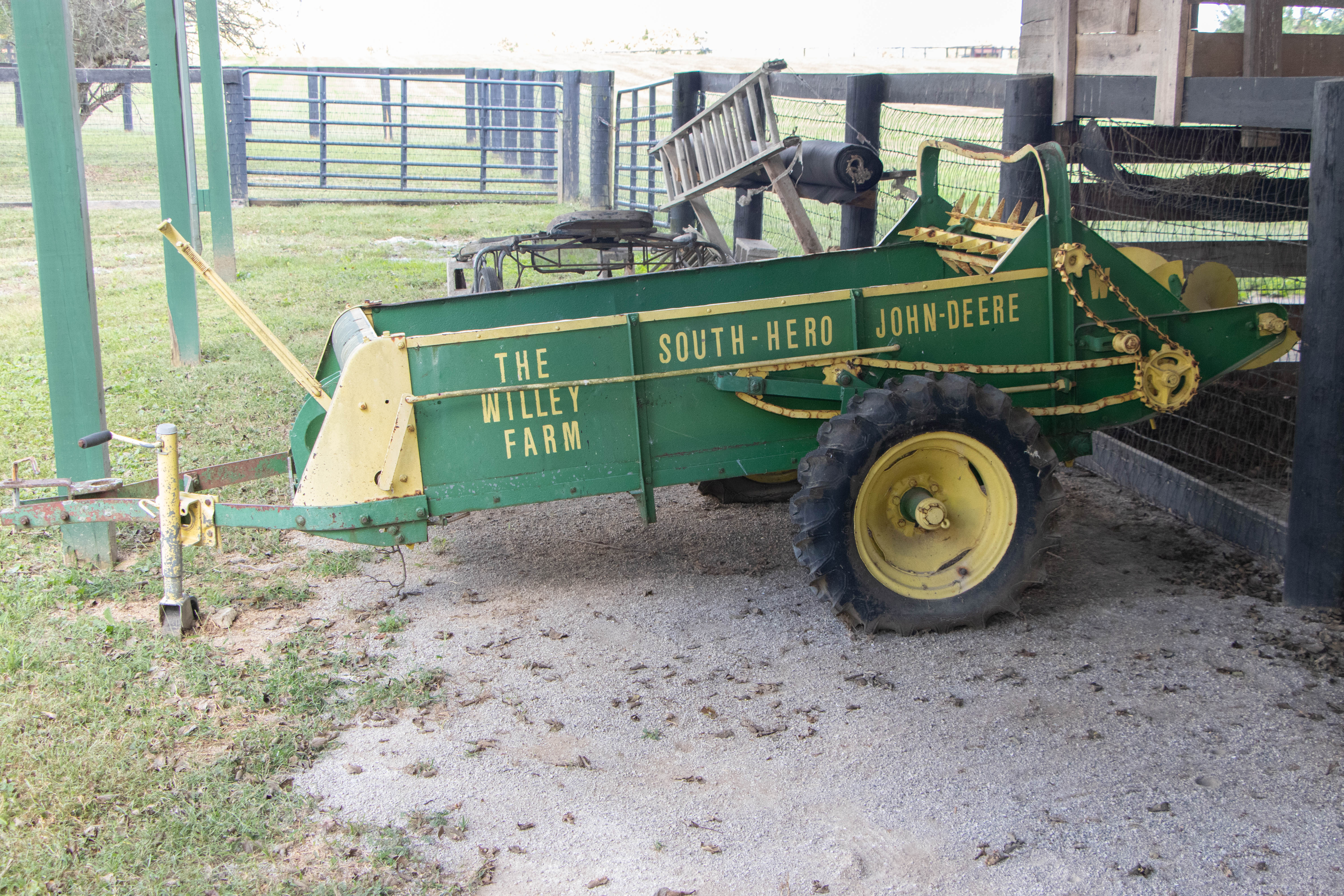 John Deere Willey Farm Manure Spreader