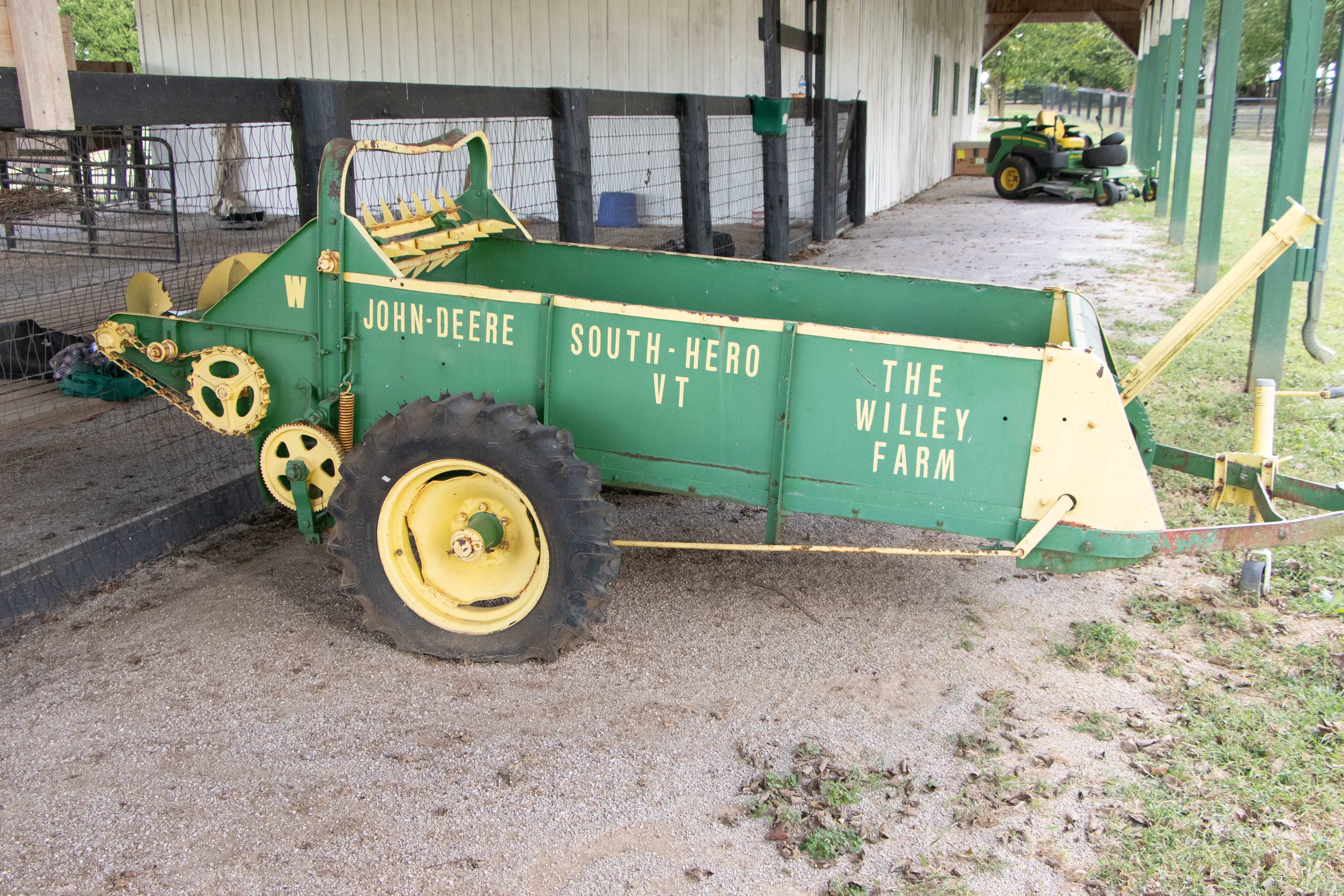 John Deere Willey Farm Manure Spreader