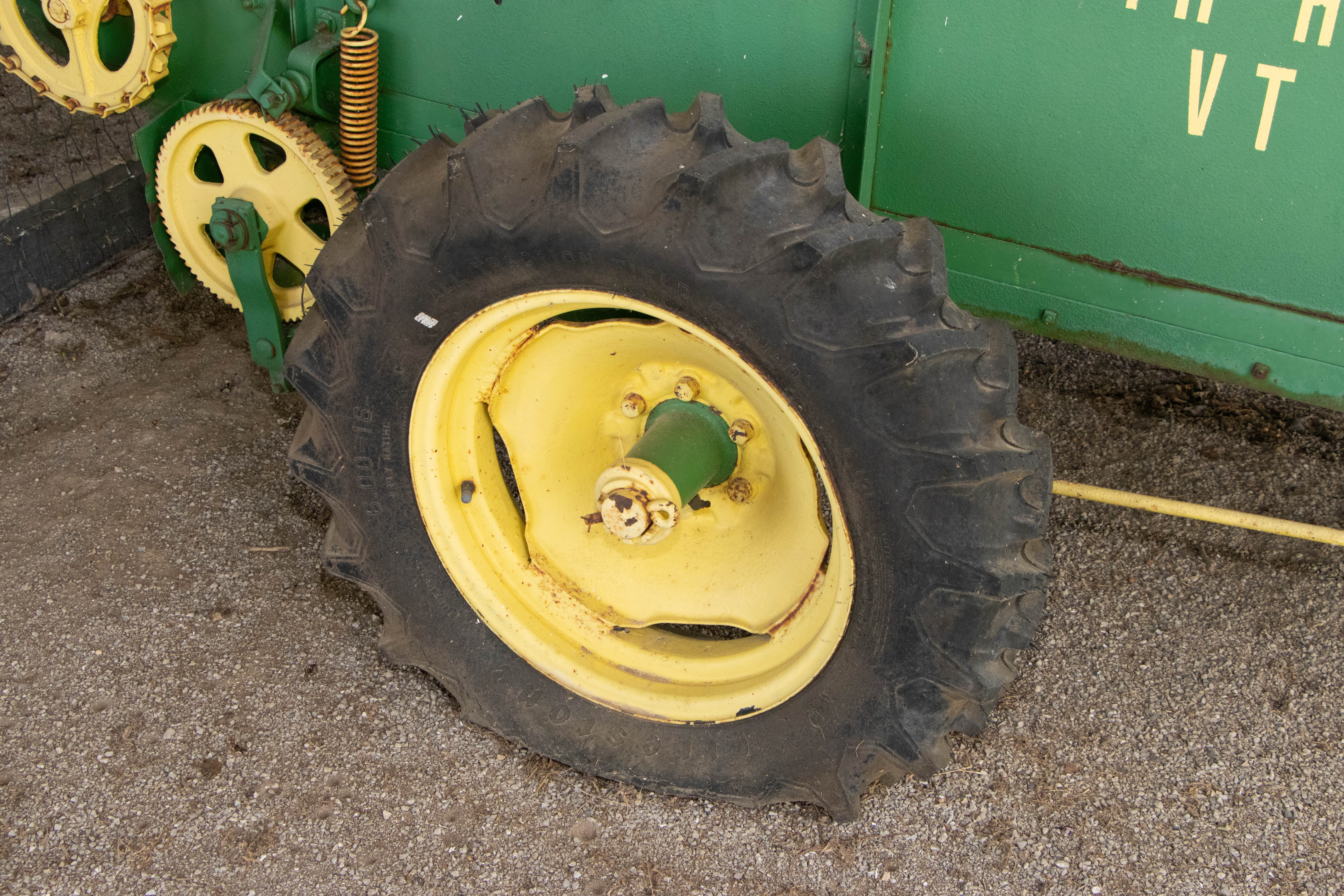 John Deere Willey Farm Manure Spreader