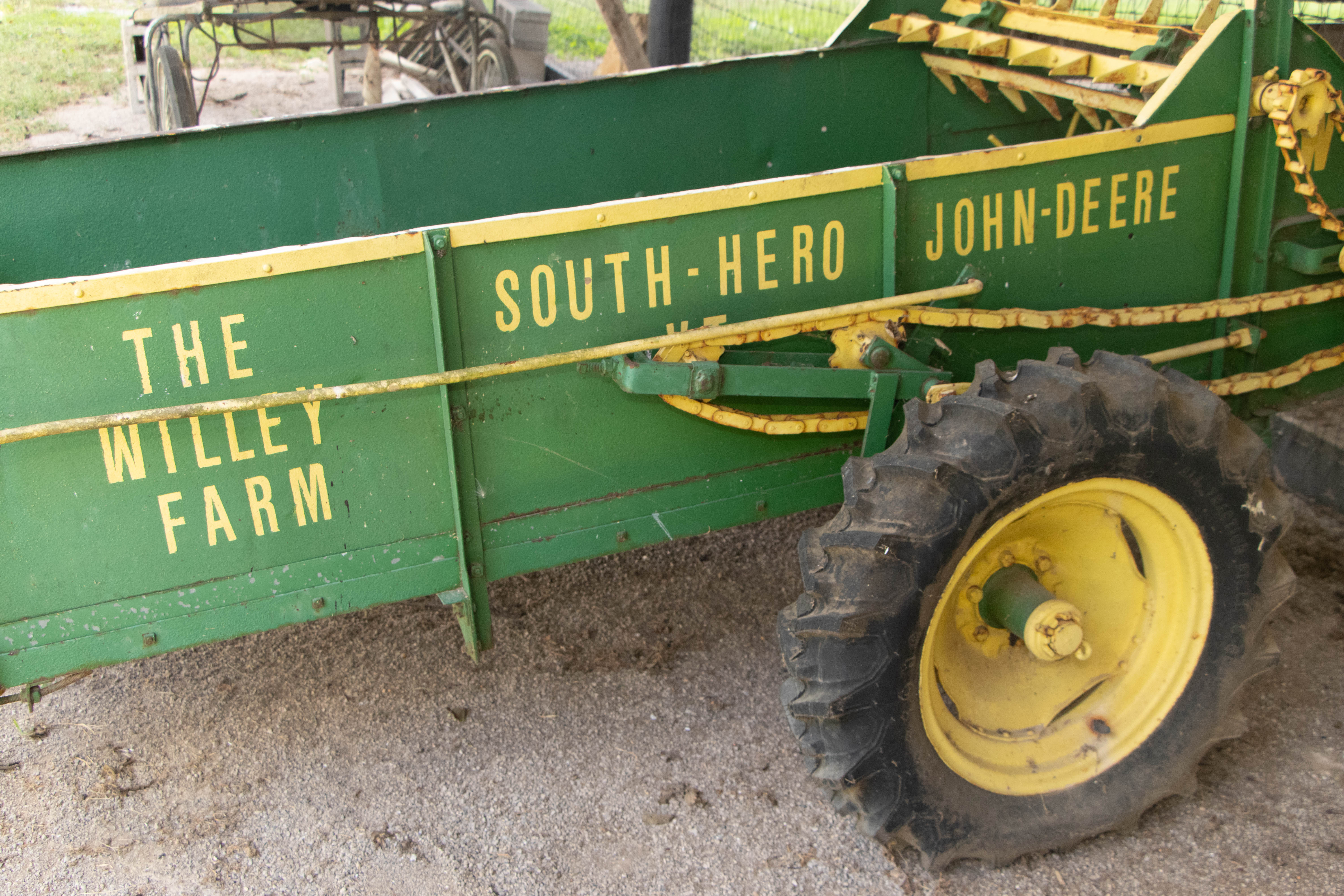 John Deere Willey Farm Manure Spreader