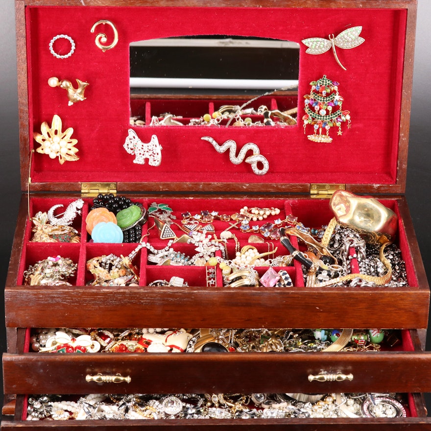 Uncommon Discoveries: Jewelry Collection