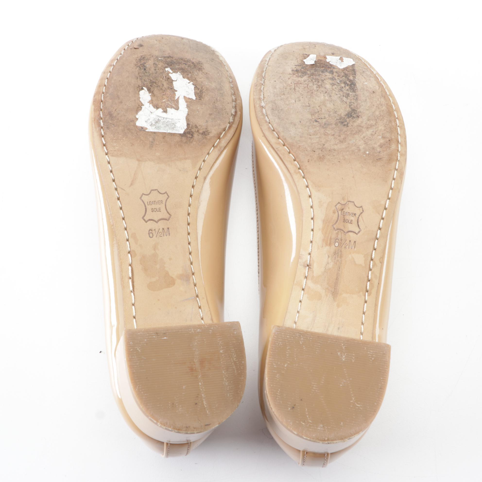 Tory Butch Low-Heel Pumps in Nude Patent Leather with Grosgrain Trim