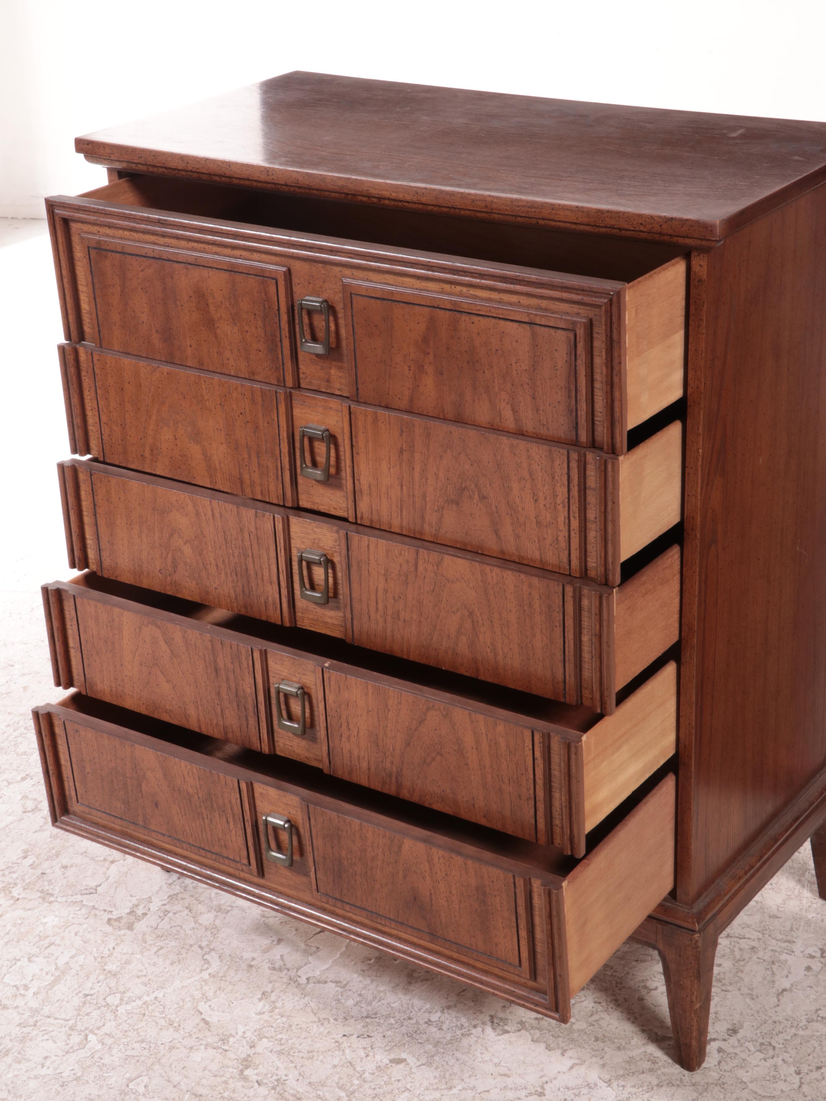 Dixie Neoclassical Style Oak Five-Drawer Chest, circa 1970