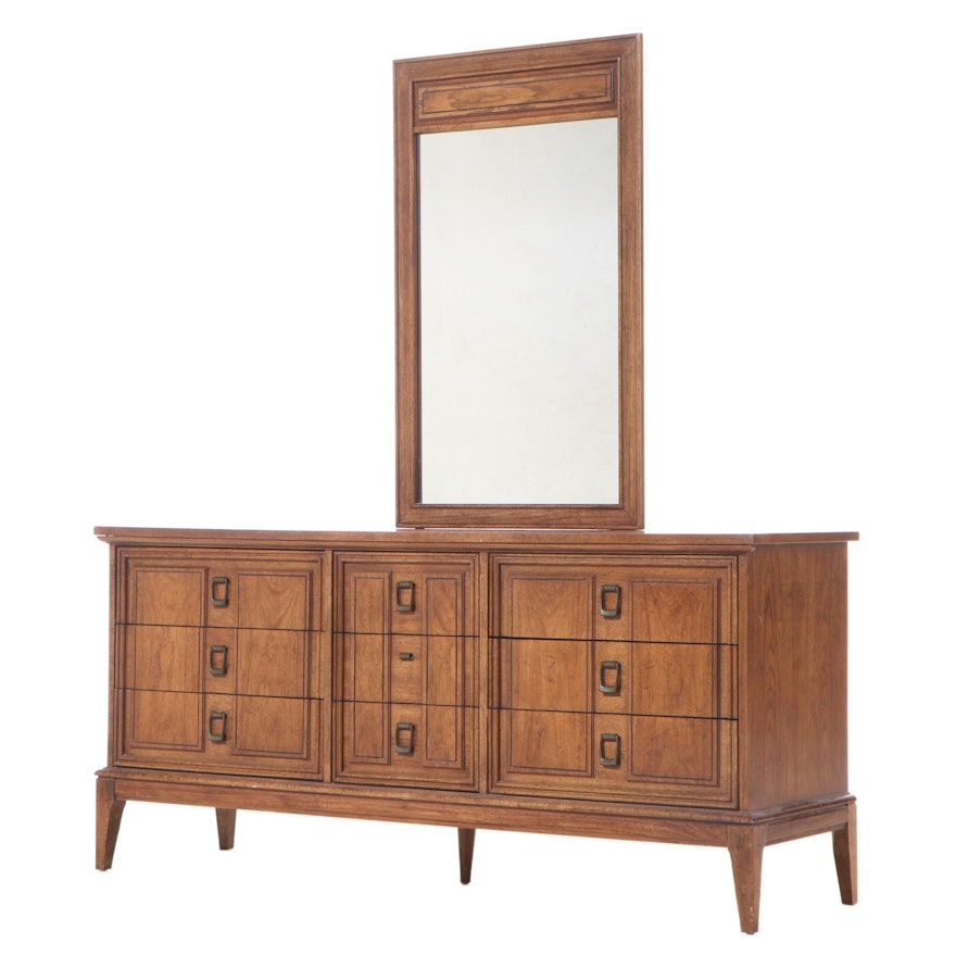 Dixie Neoclassical Style Oak Nine-Drawer Dresser, circa 1970