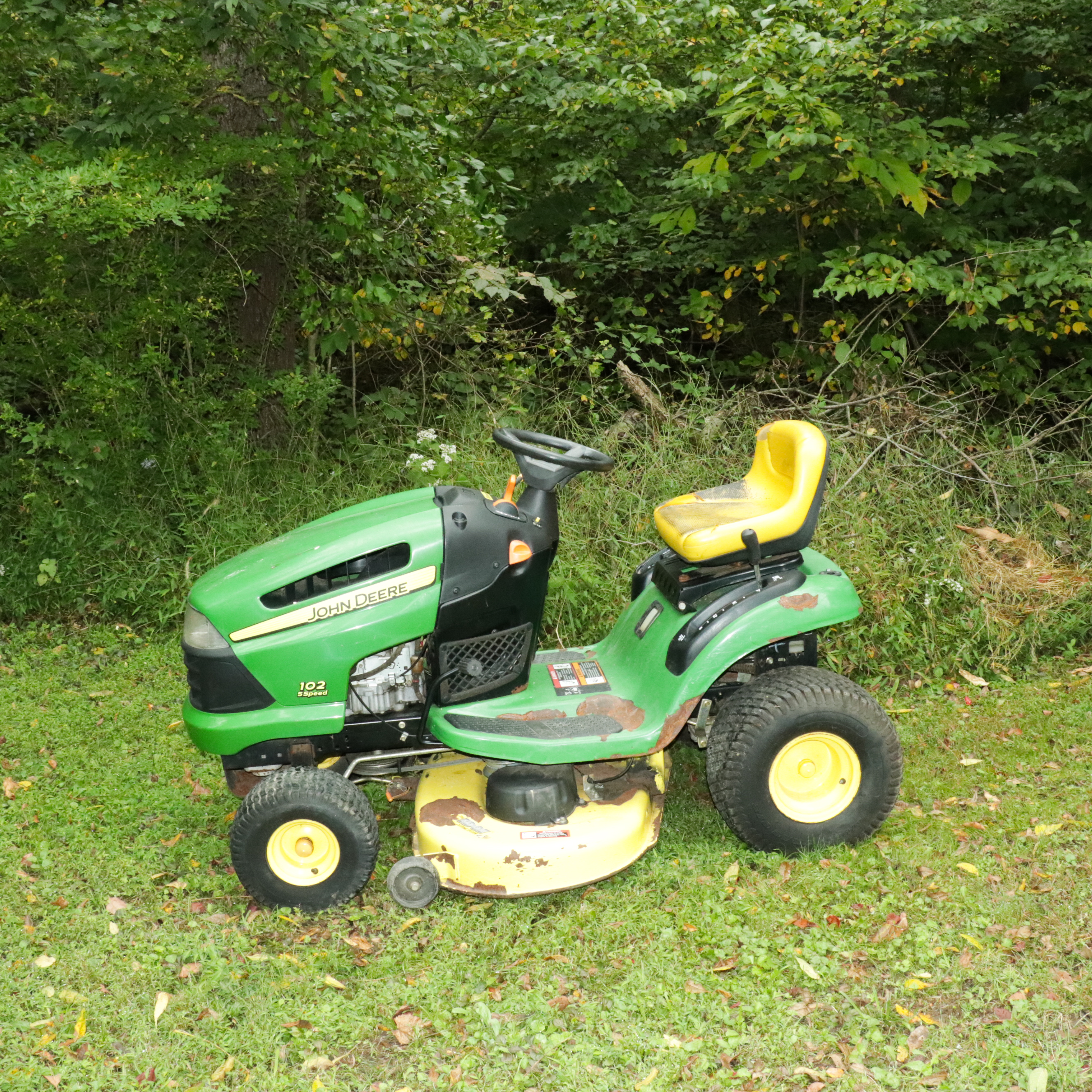 John Deere 100 Series Riding Mower with Trailer