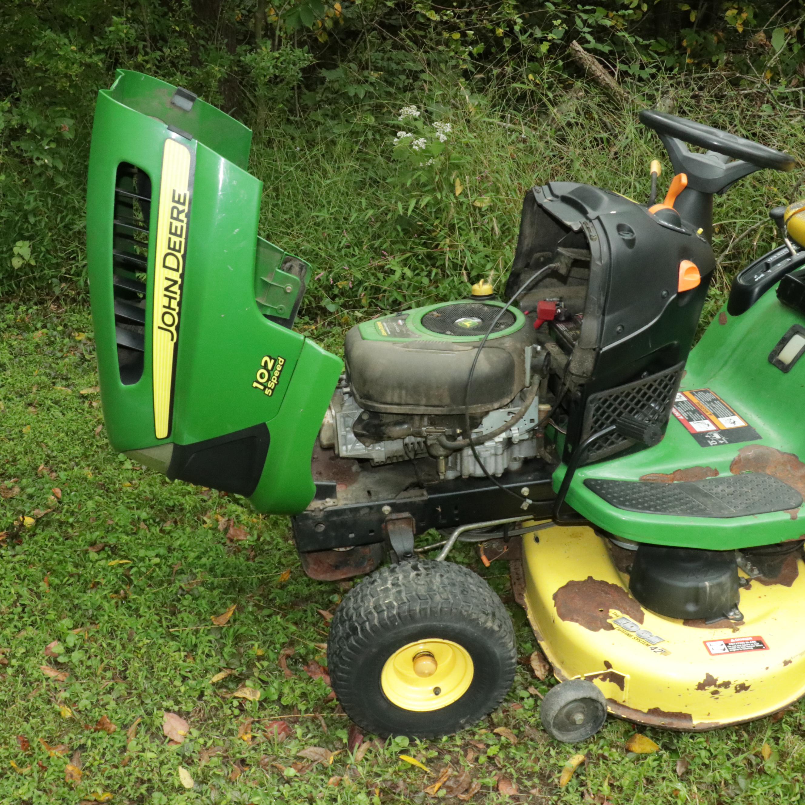 John Deere 100 Series Riding Mower with Trailer