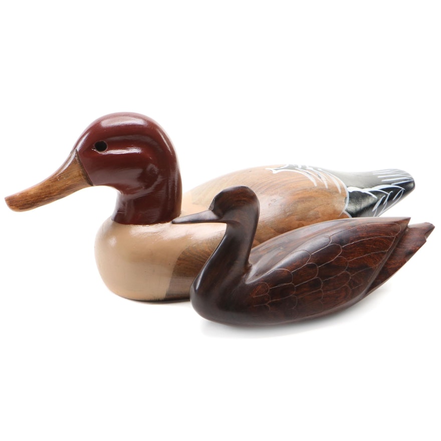 Carved Wooden Duck Figurine and Decorative Decoy, Mid to Late 20th Century